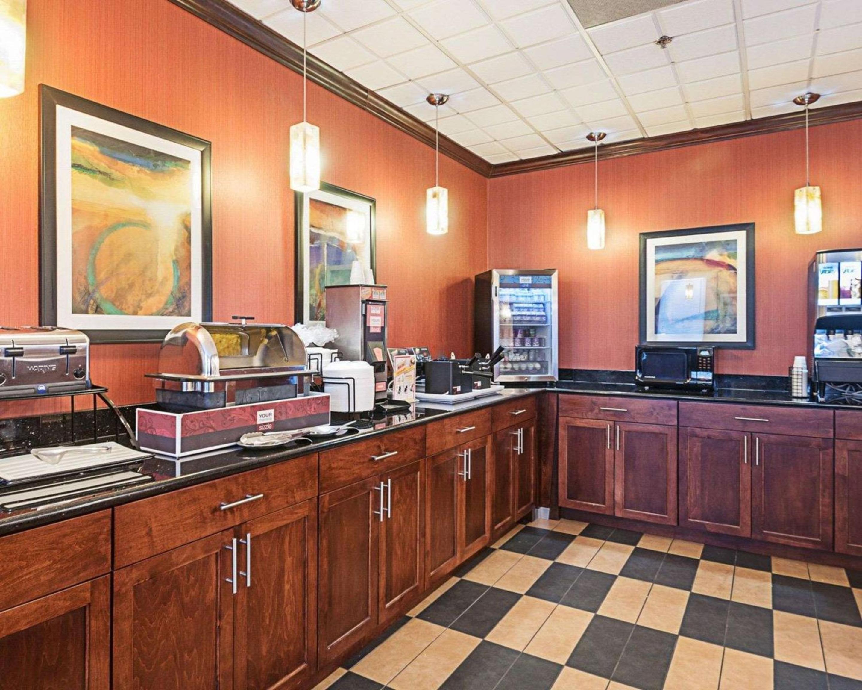 Arlington Vacations - Comfort Inn Ballston - Property Image 15