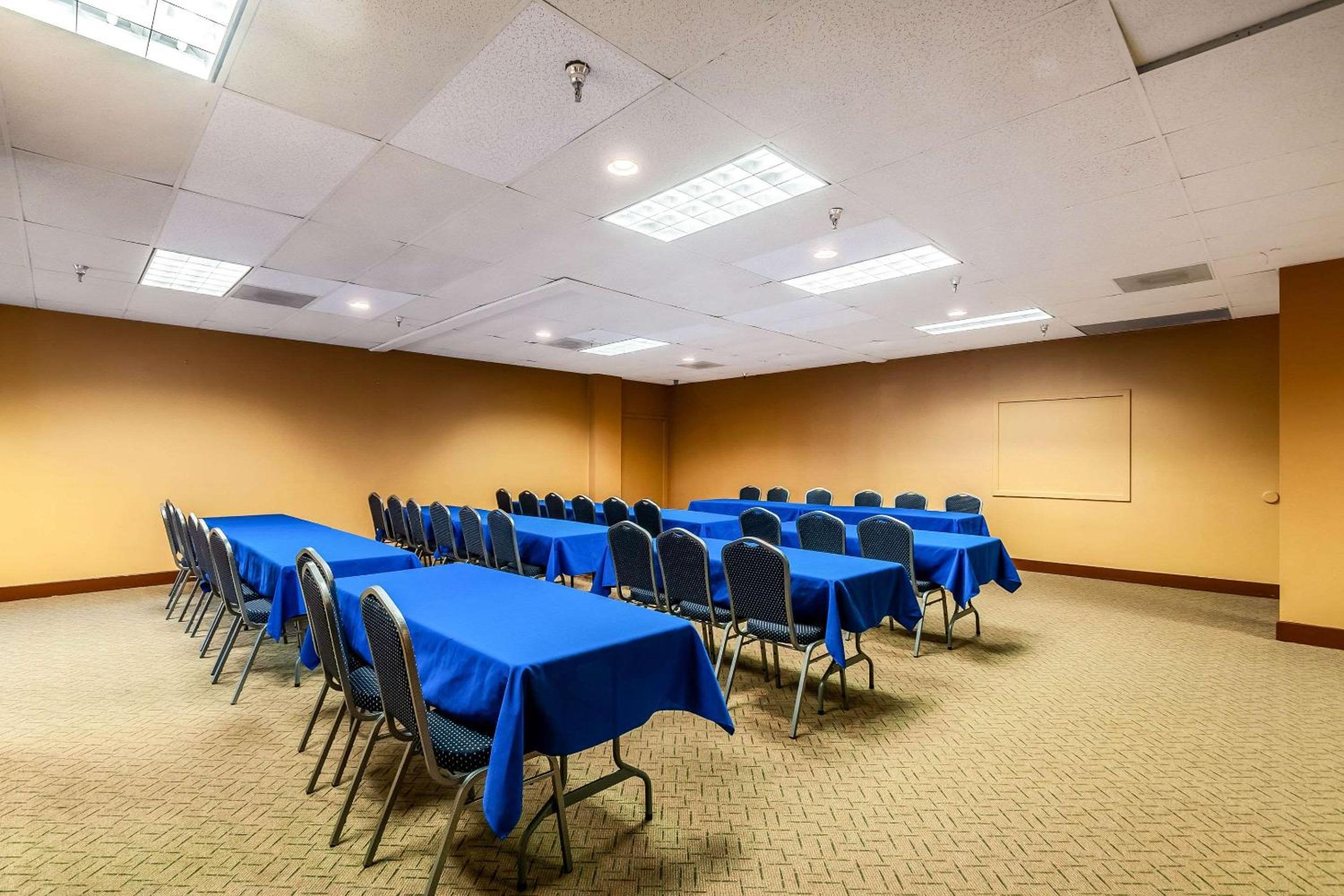Arlington Vacations - Comfort Inn Ballston - Property Image 11