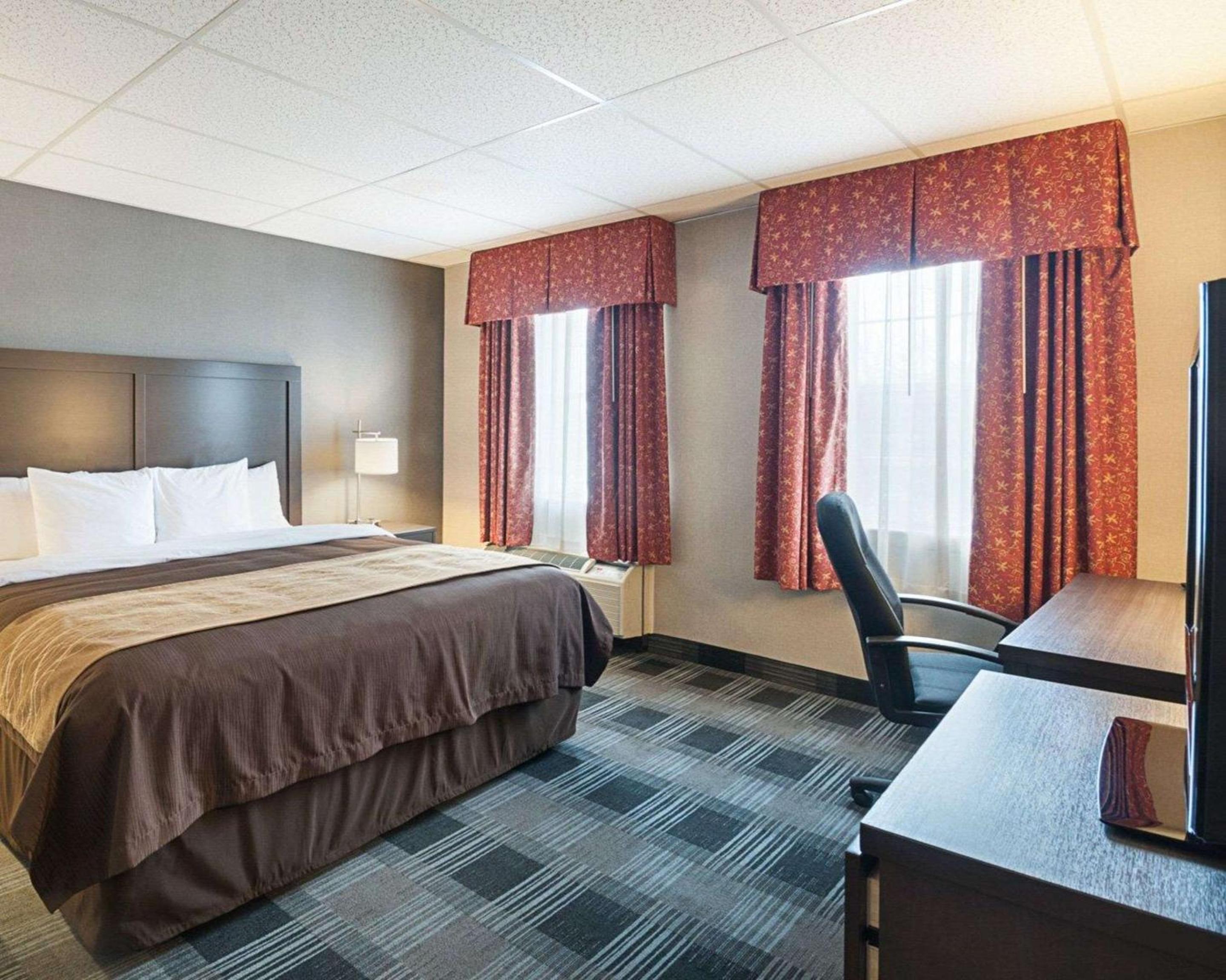 Arlington Vacations - Comfort Inn Ballston - Property Image 44