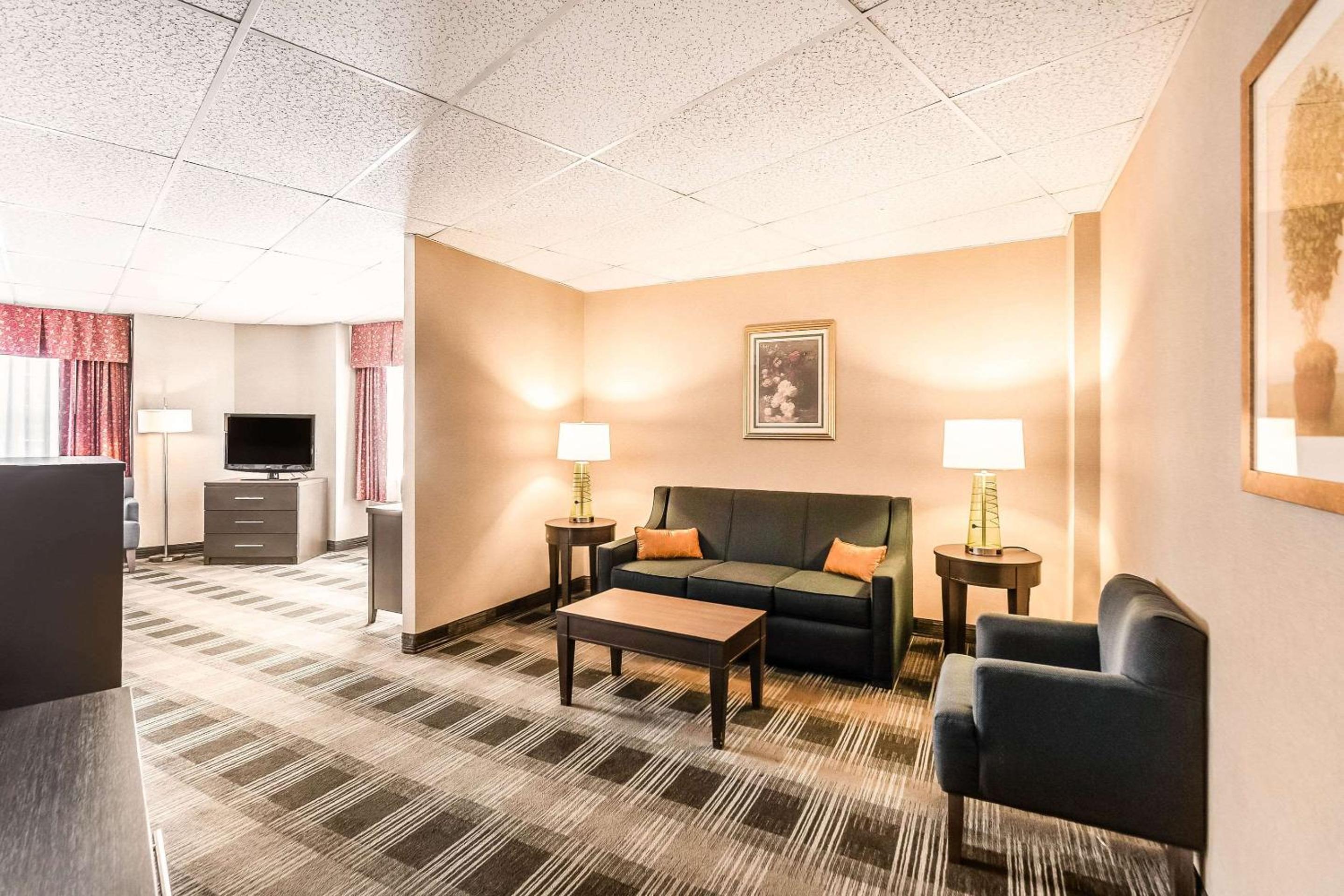 Arlington Vacations - Comfort Inn Ballston - Property Image 36
