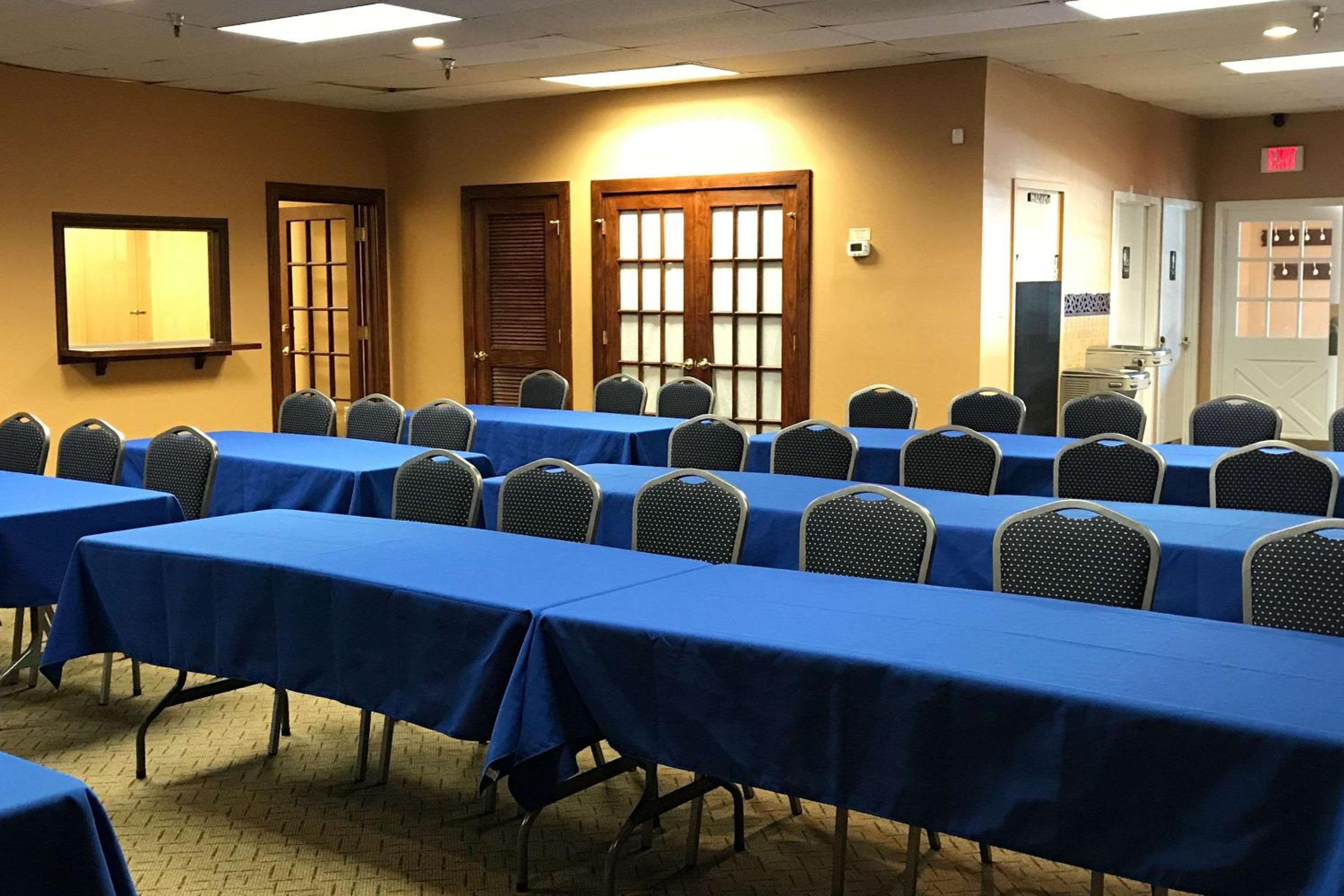 Arlington Vacations - Comfort Inn Ballston - Property Image 9