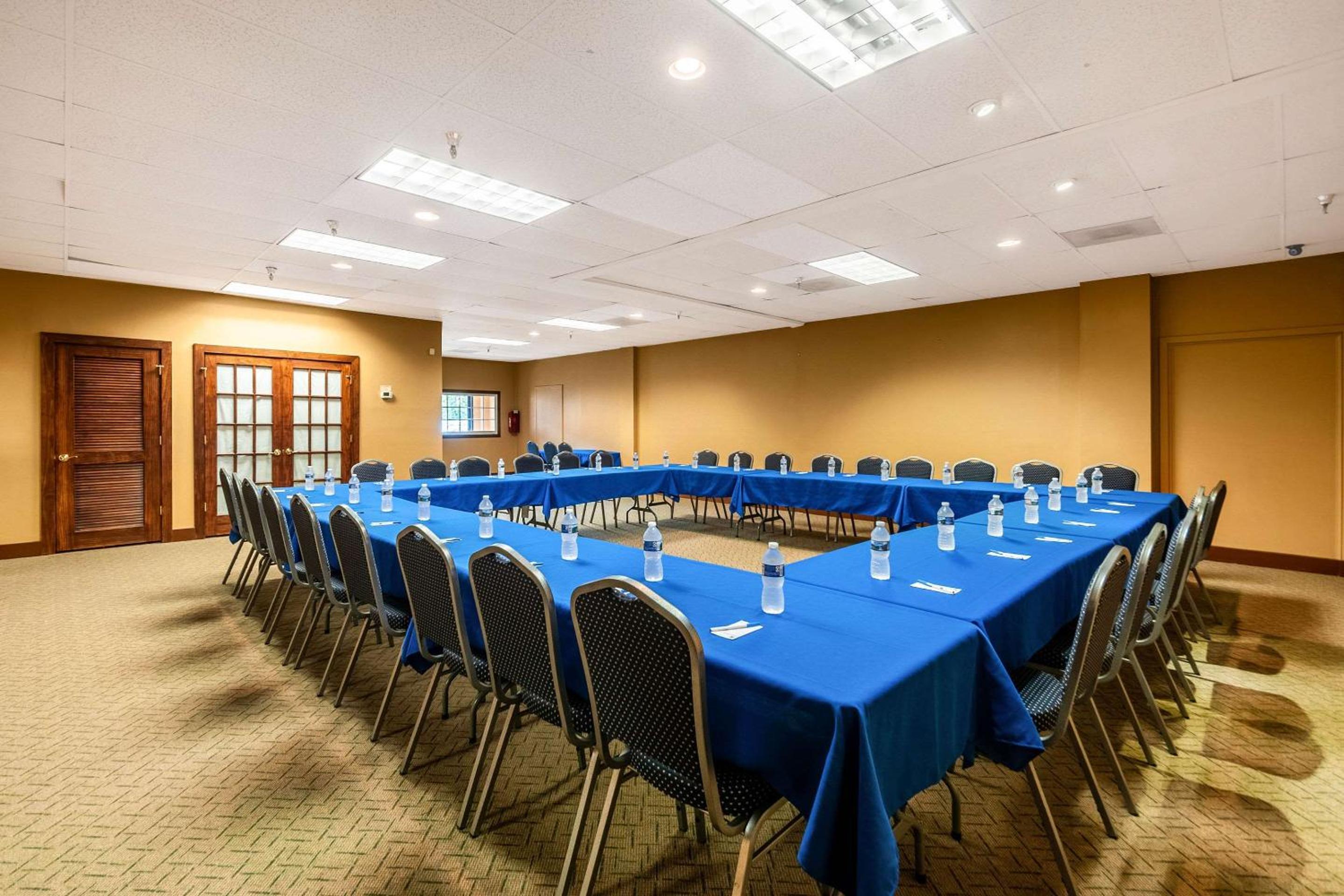 Arlington Vacations - Comfort Inn Ballston - Property Image 13