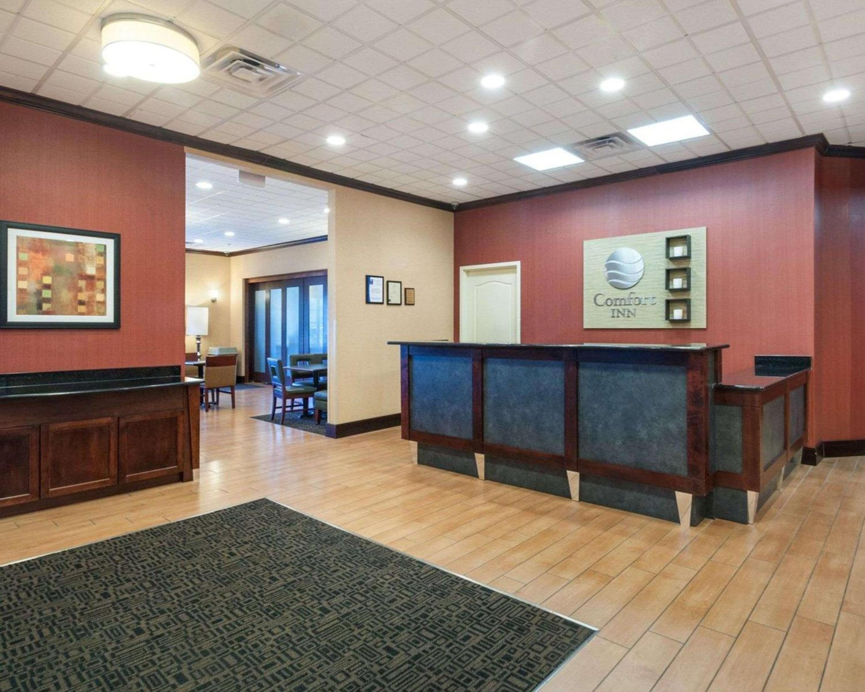 Arlington Vacations - Comfort Inn Ballston - Property Image 4