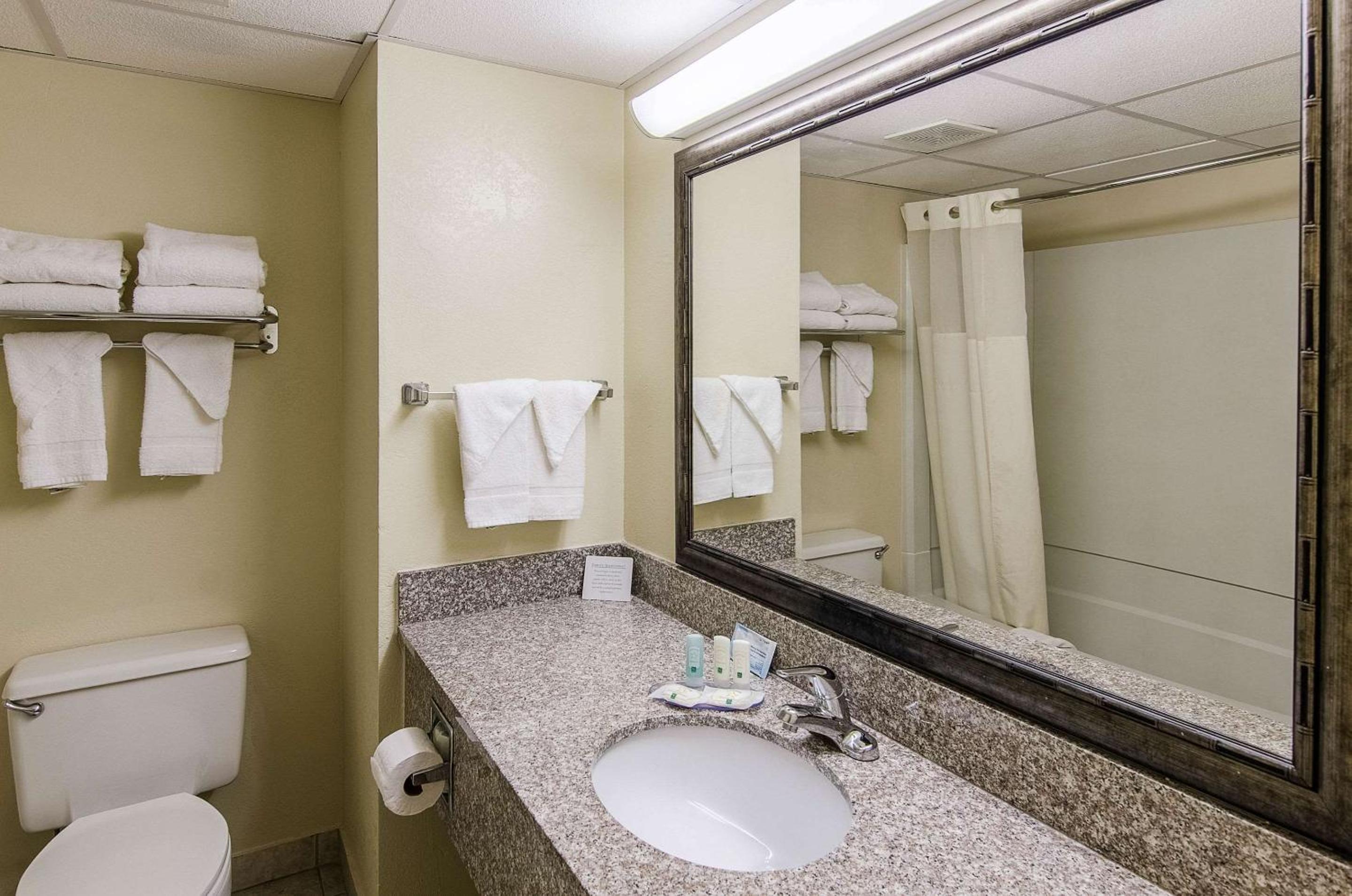 Quality Inn  Suites Lexington near I-64 and I-81 - Property Image 9