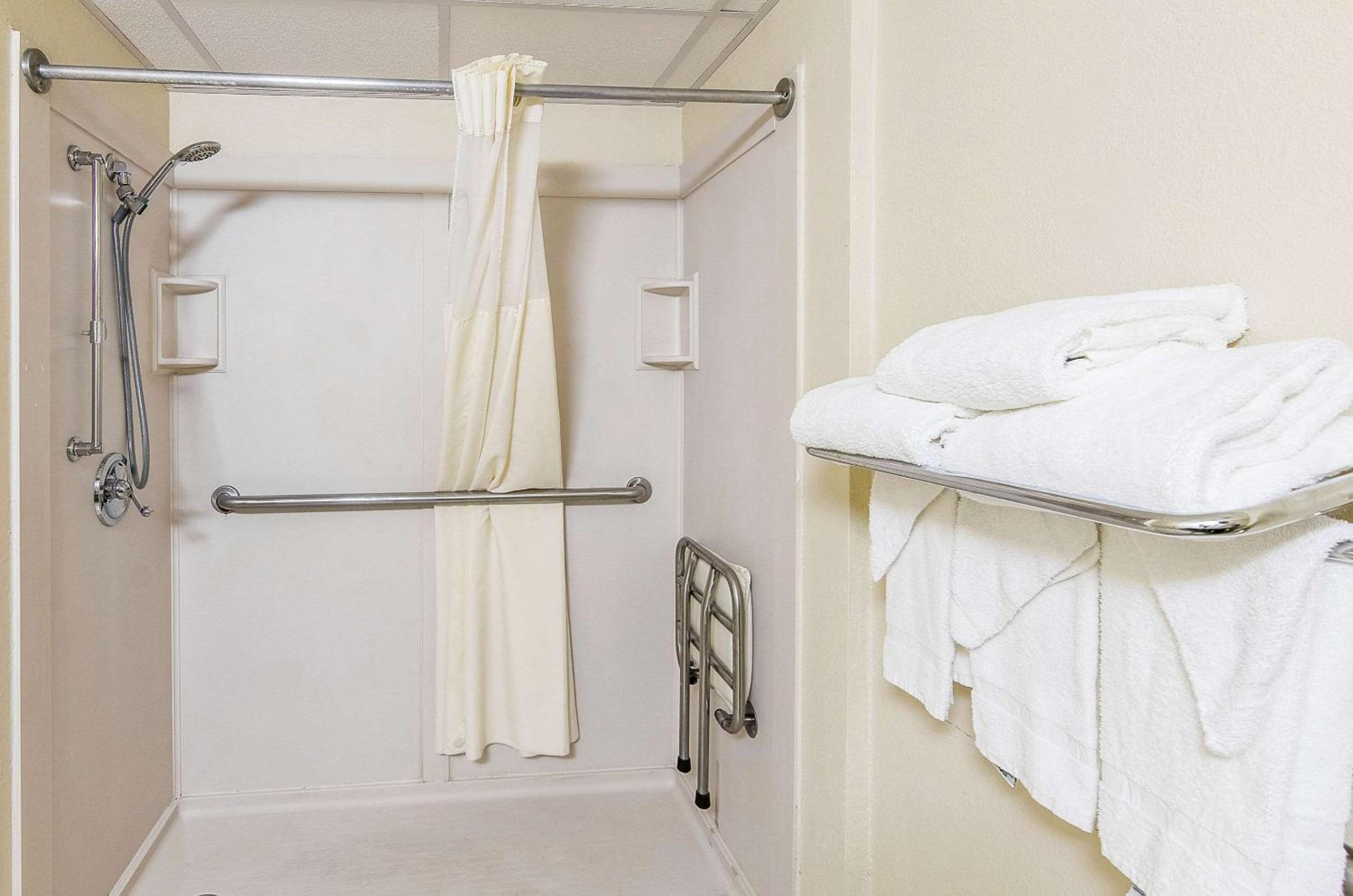 Quality Inn  Suites Lexington near I-64 and I-81 - Property Image 23