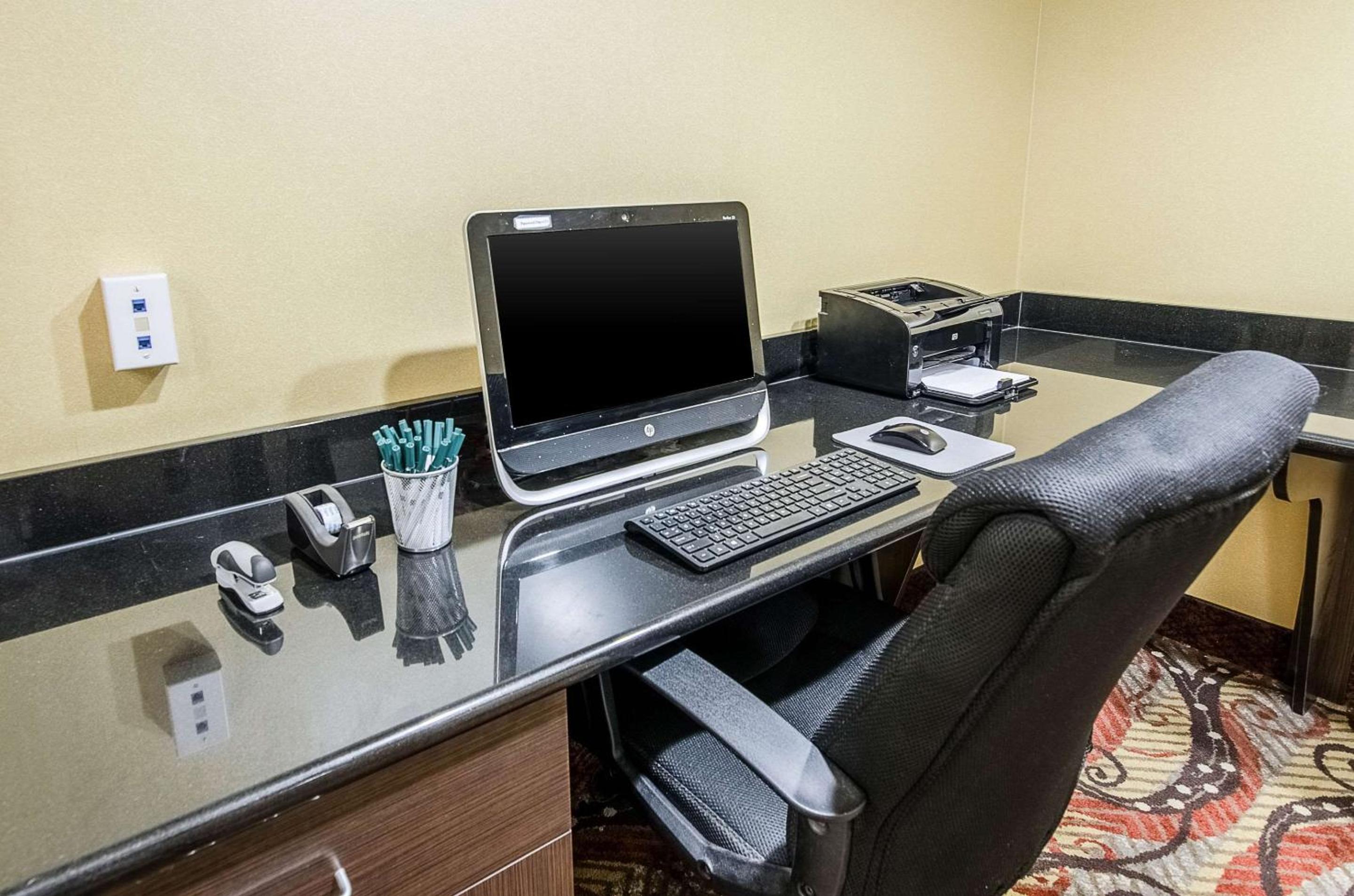 Quality Inn  Suites Lexington near I-64 and I-81 - Property Image 13