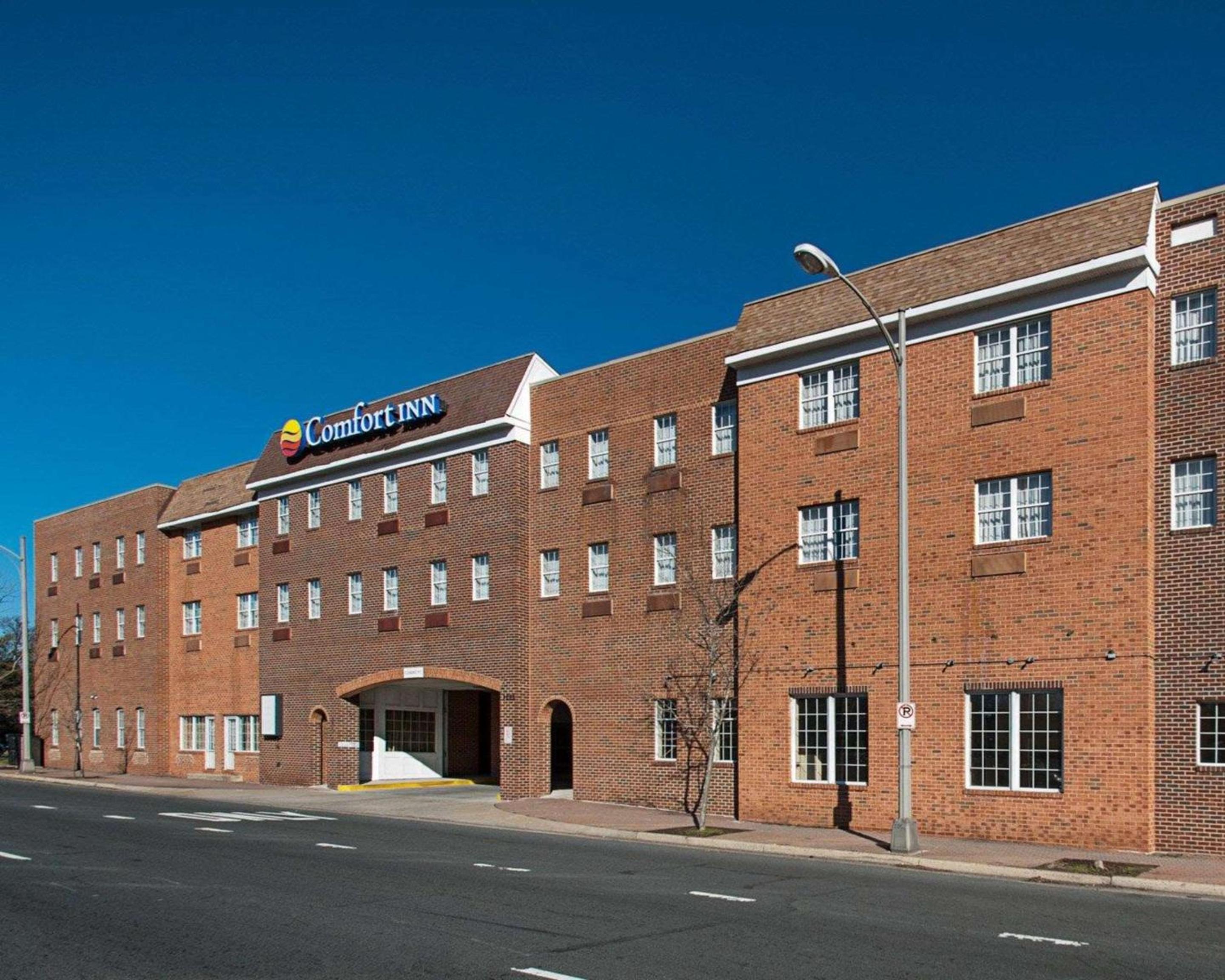 Arlington Vacations - Comfort Inn Ballston - Property Image 38