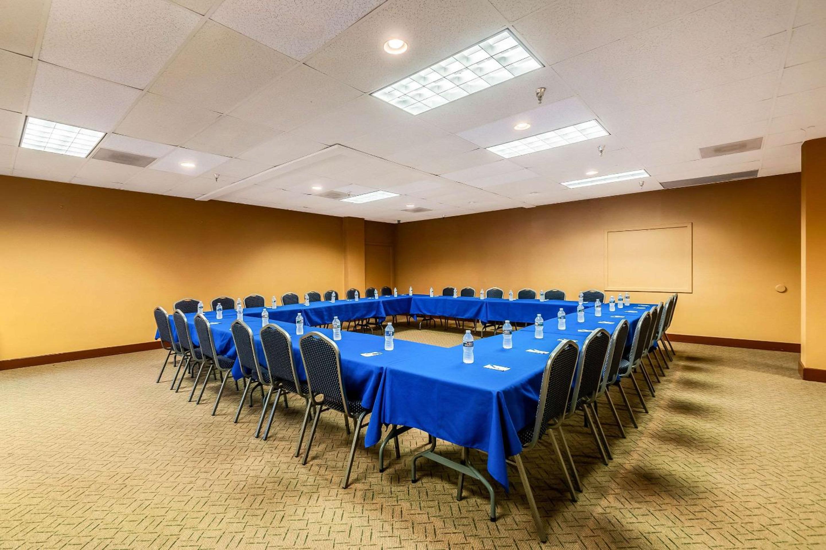Arlington Vacations - Comfort Inn Ballston - Property Image 12