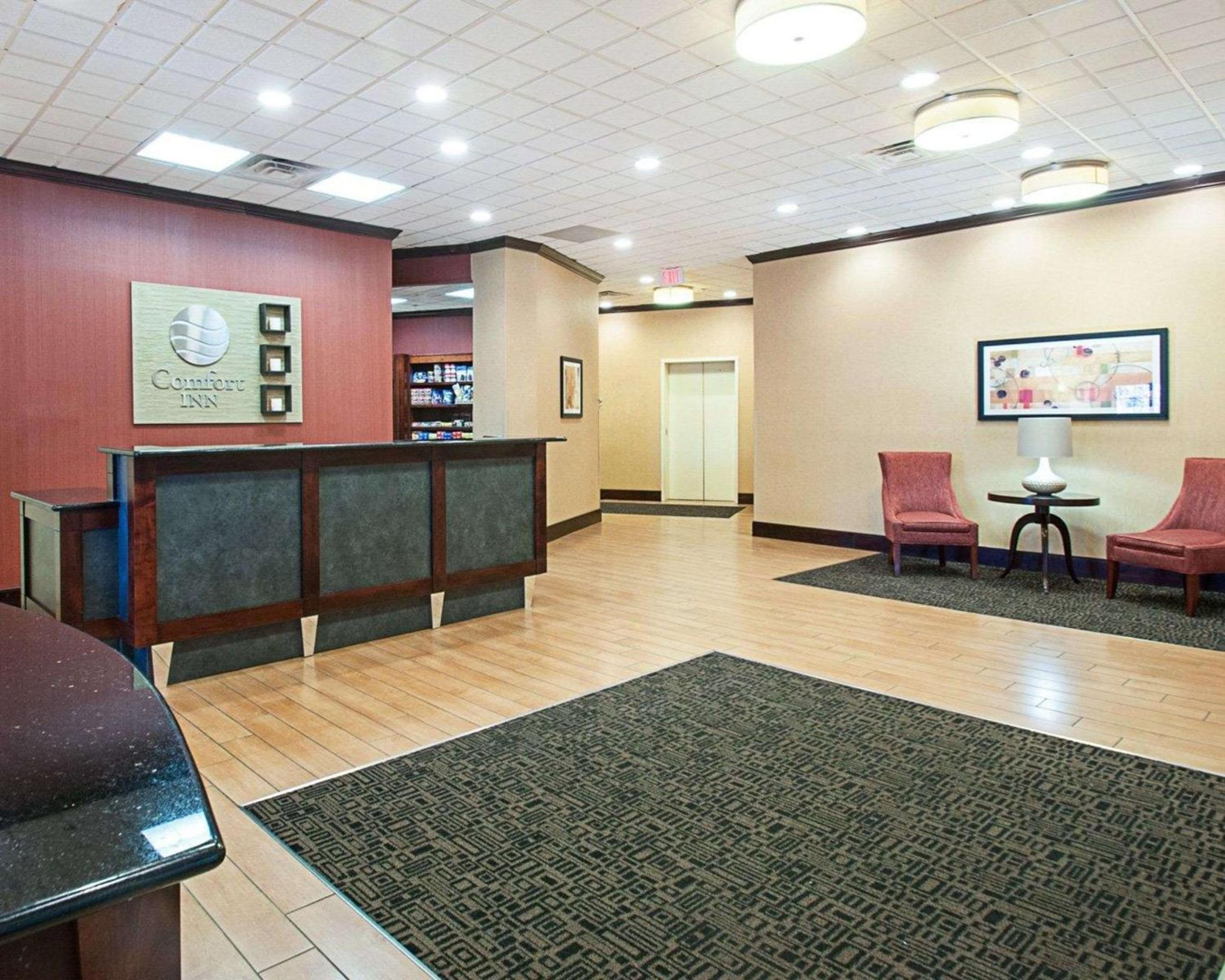 Arlington Vacations - Comfort Inn Ballston - Property Image 5