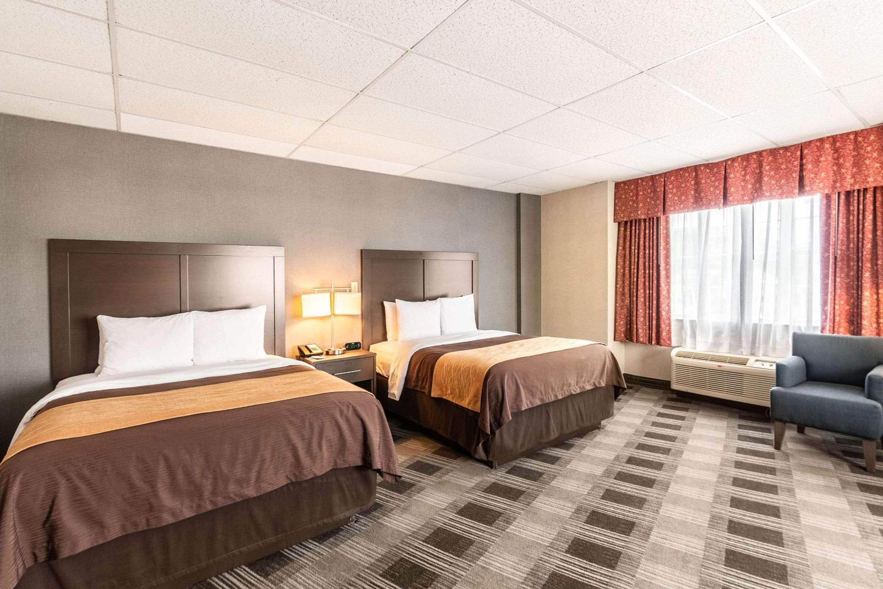 Arlington Vacations - Comfort Inn Ballston - Property Image 35