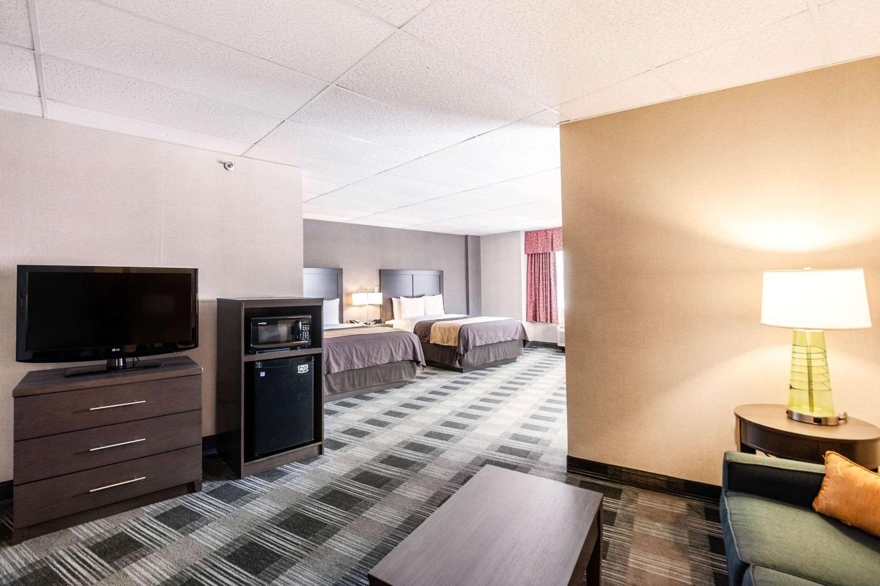 Arlington Vacations - Comfort Inn Ballston - Property Image 37