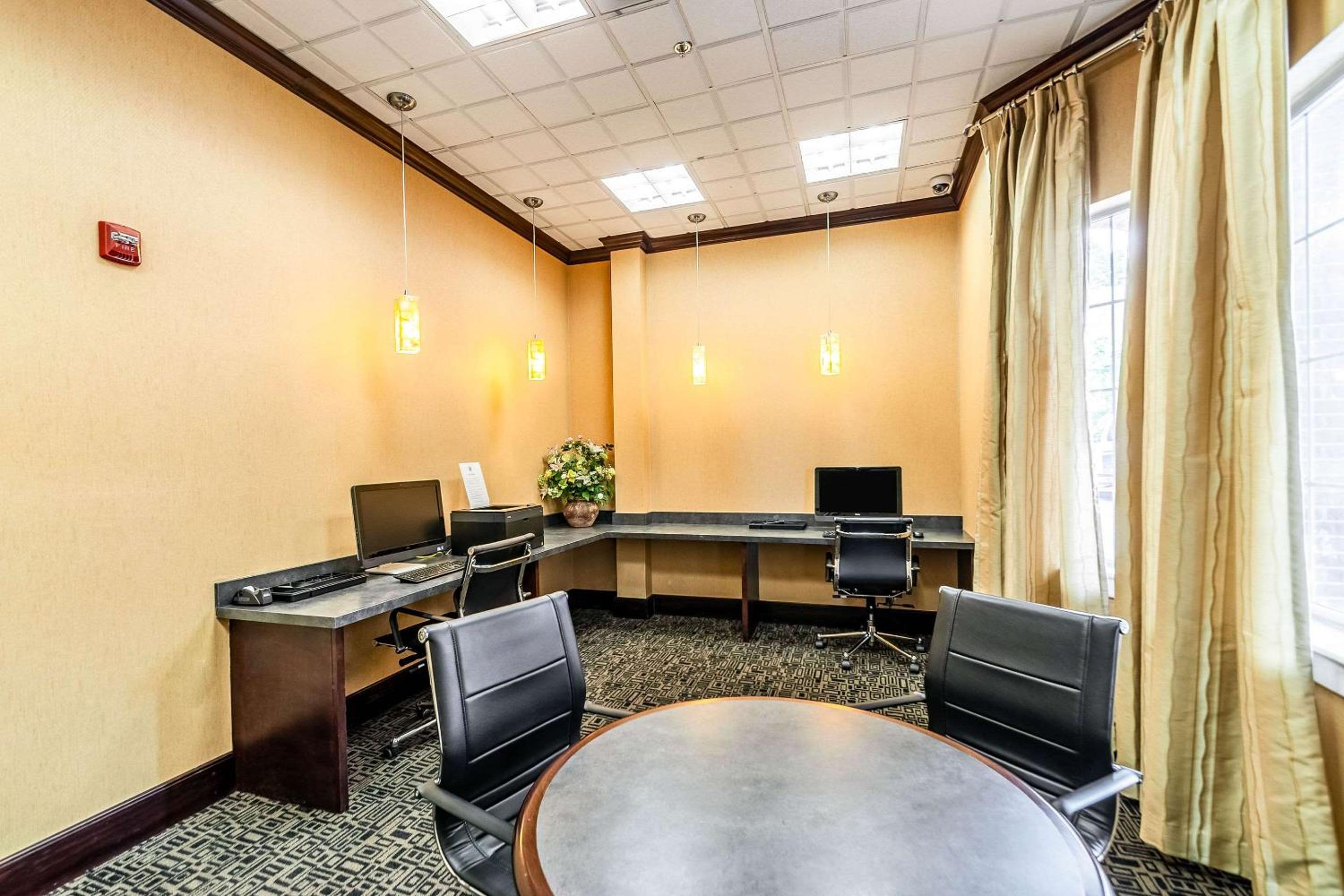 Arlington Vacations - Comfort Inn Ballston - Property Image 47