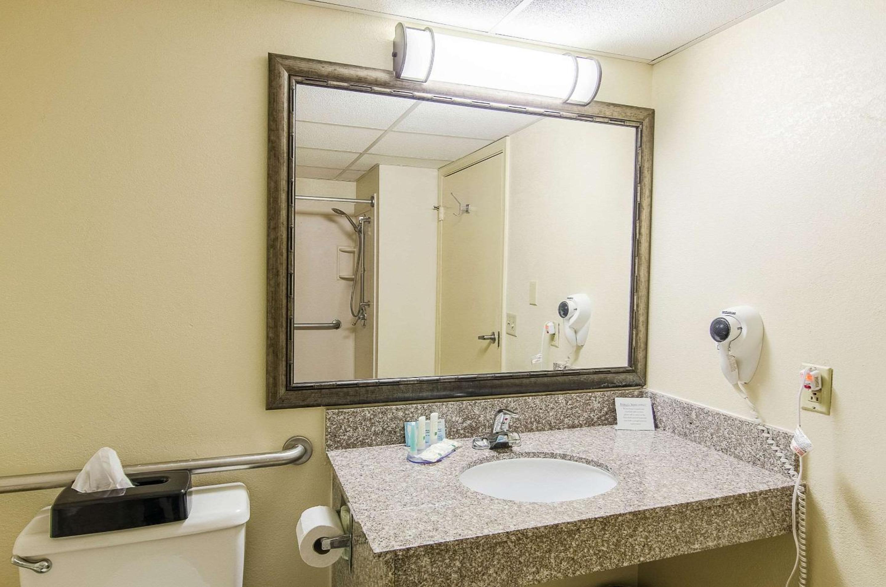 Quality Inn  Suites Lexington near I-64 and I-81 - Property Image 24
