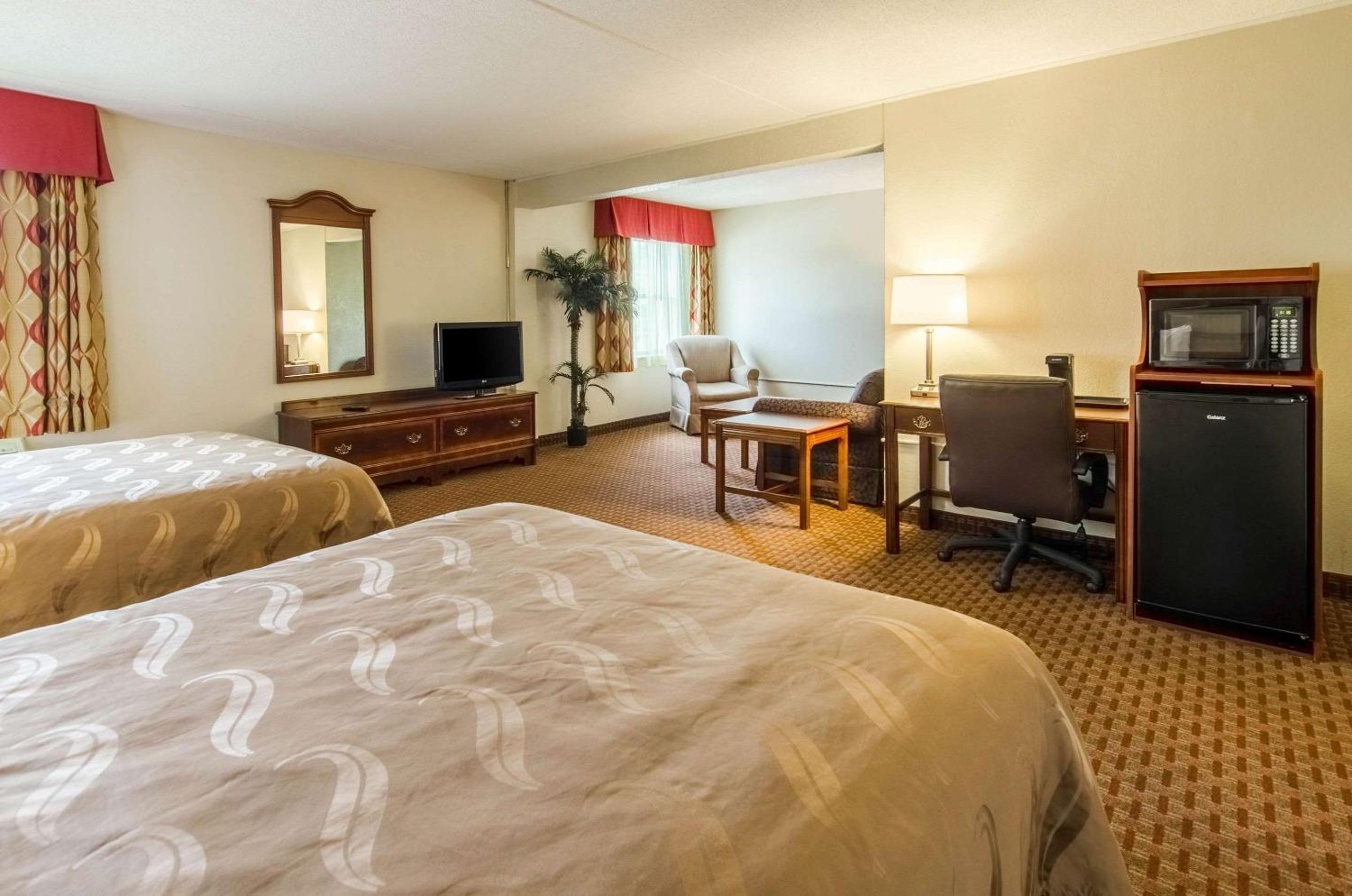 Quality Inn  Suites Lexington near I-64 and I-81 - Property Image 6