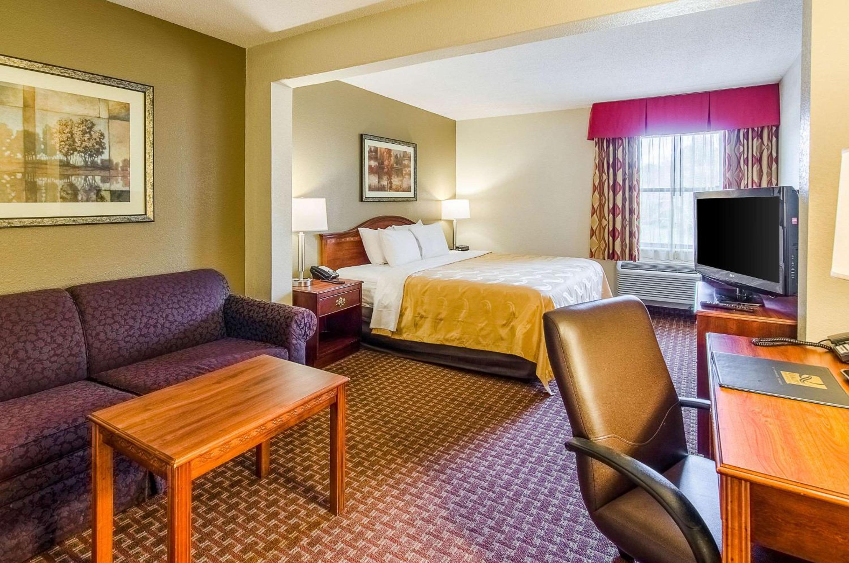 Quality Inn  Suites Lexington near I-64 and I-81 - Property Image 3