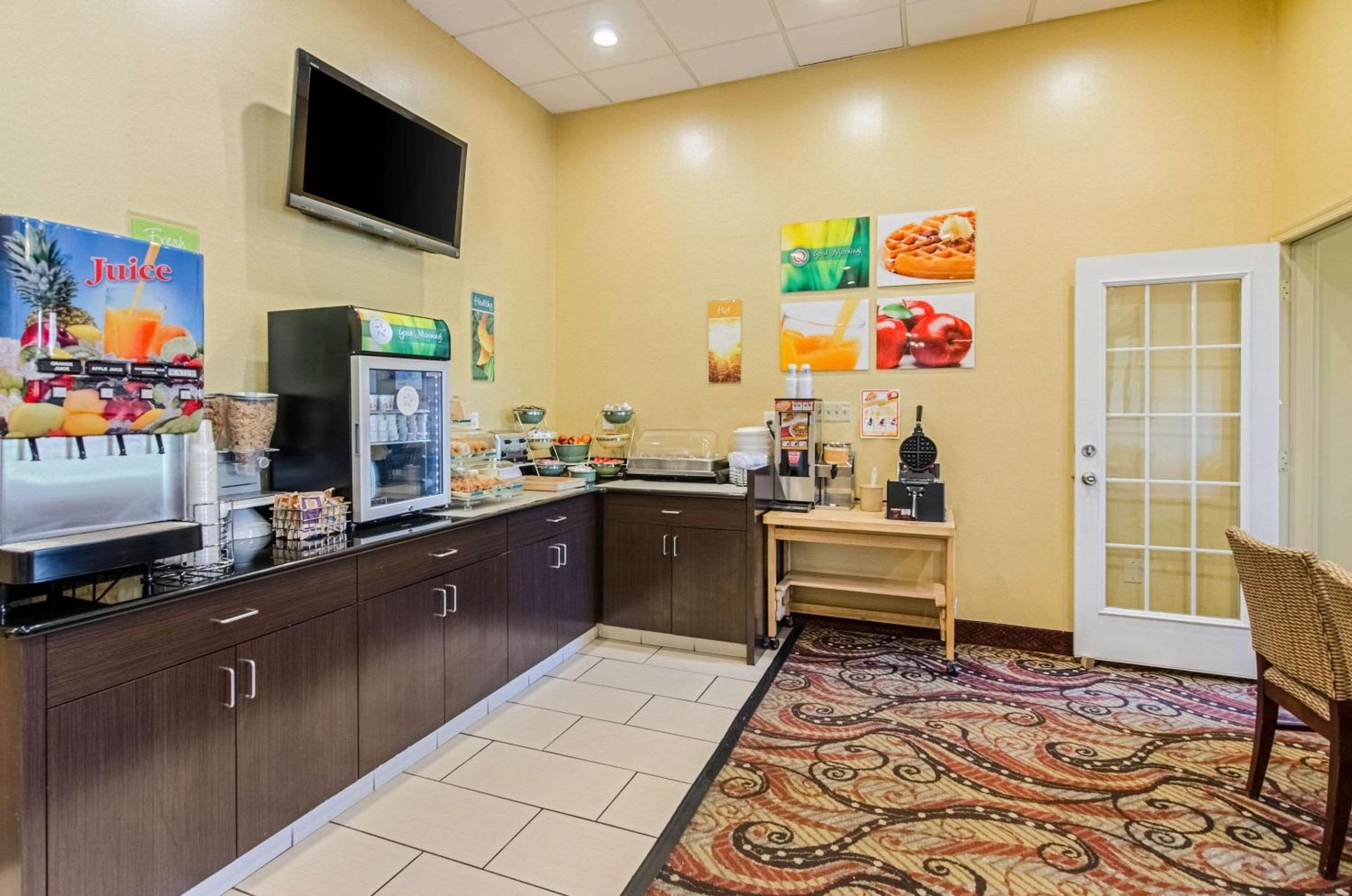 Quality Inn  Suites Lexington near I-64 and I-81 - Property Image 14