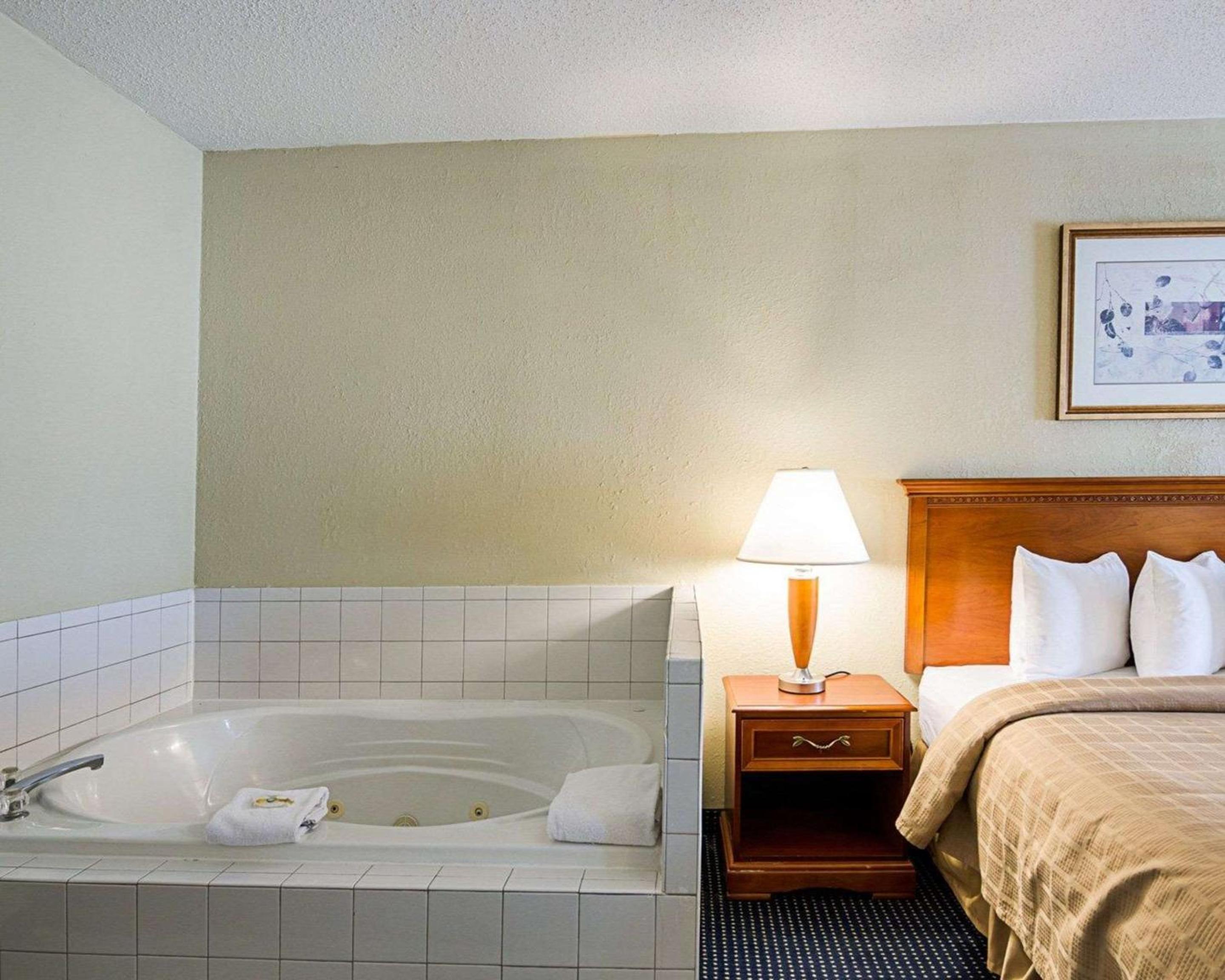Quality Inn Troutville - Roanoke North view 5