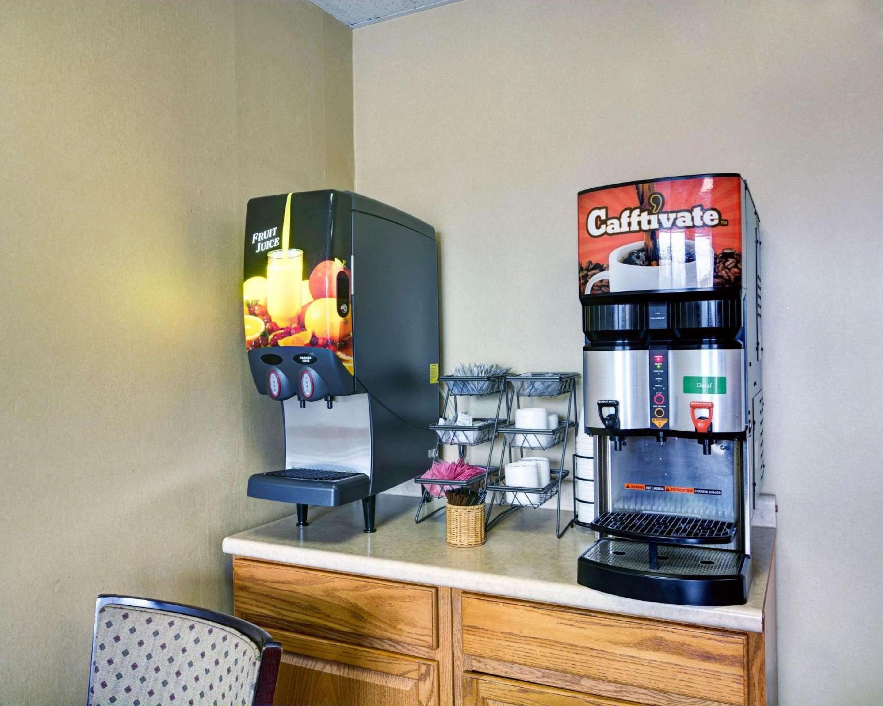 Wytheville Vacations - Econo Lodge Wytheville I-77 I-81 - Property Image 19