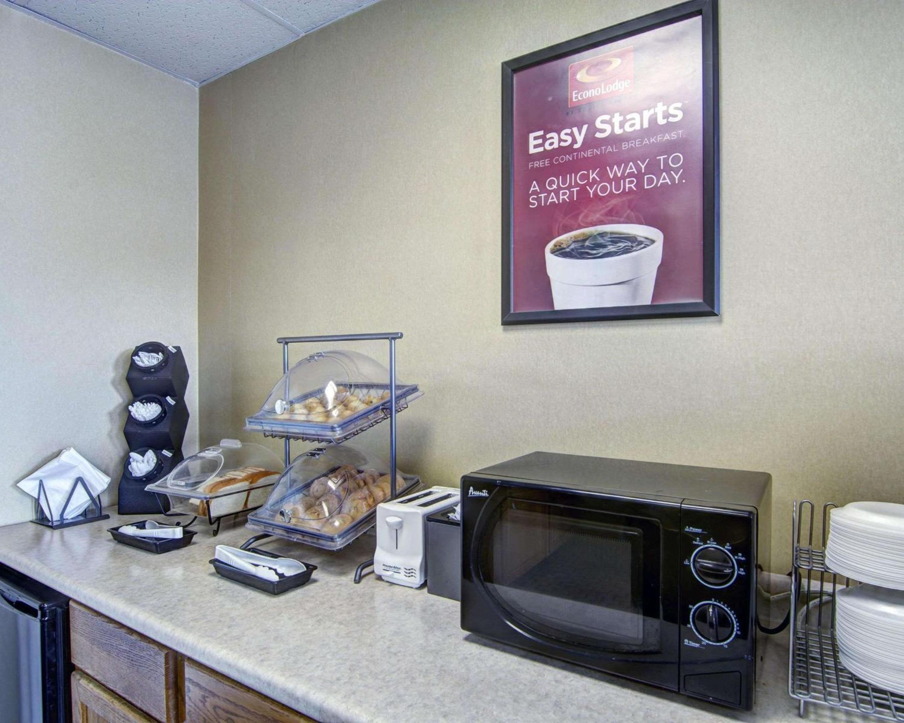 Wytheville Vacations - Econo Lodge Wytheville I-77 I-81 - Property Image 20
