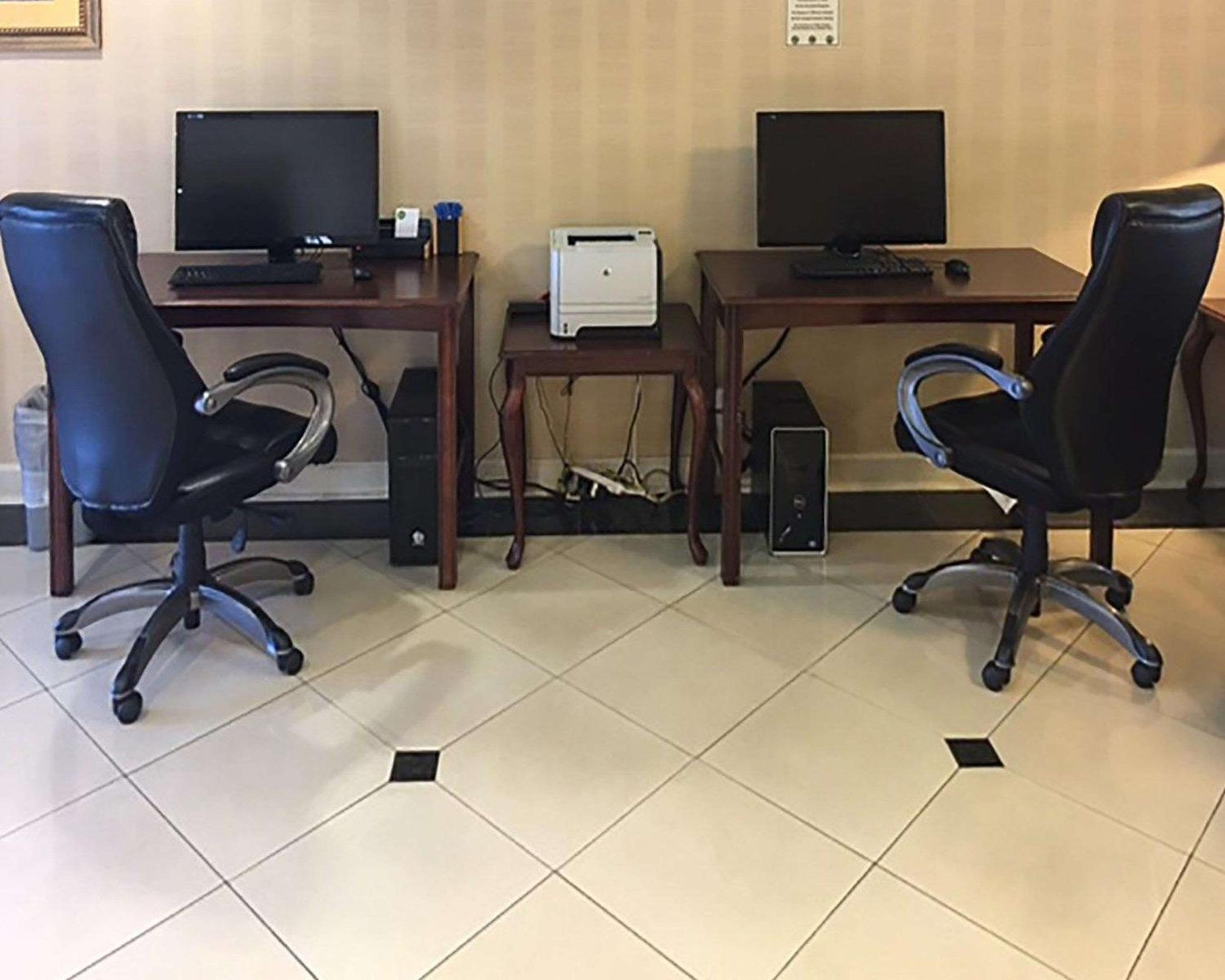 Springfield Vacations - Comfort Inn - Property Image 2