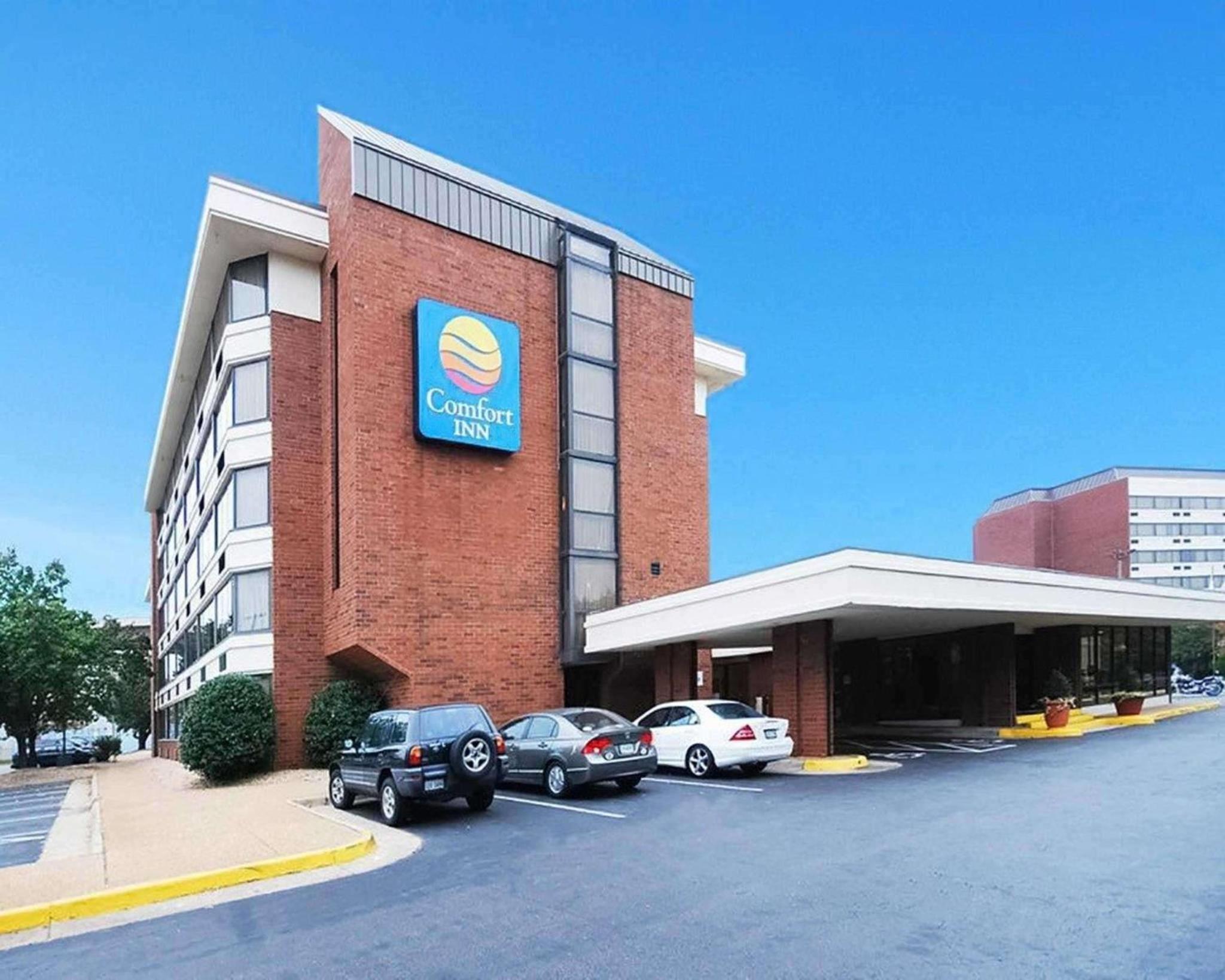 Springfield Vacations - Comfort Inn - Property Image 1