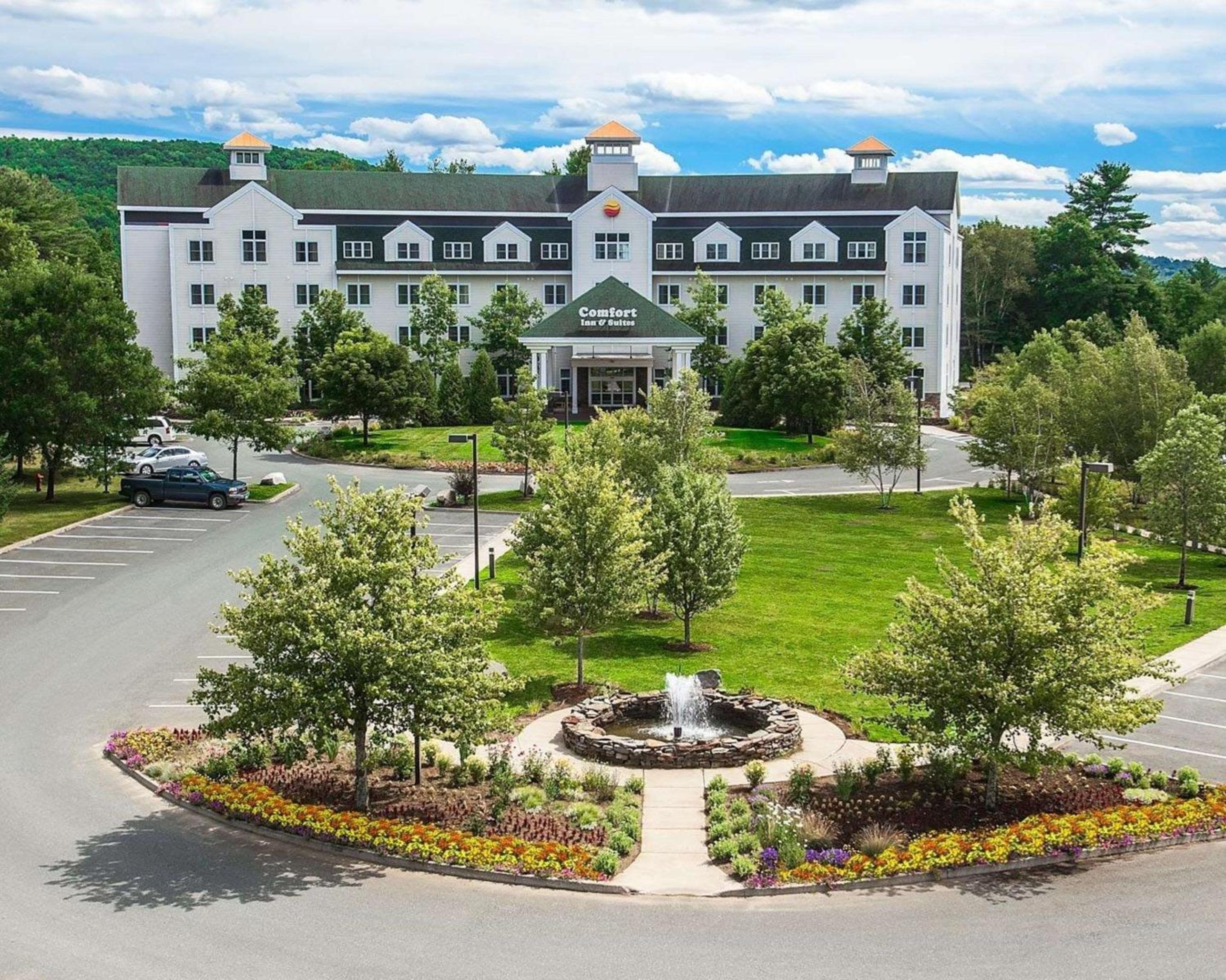 Hotel Comfort Inn & Suites Near Burke Mountain