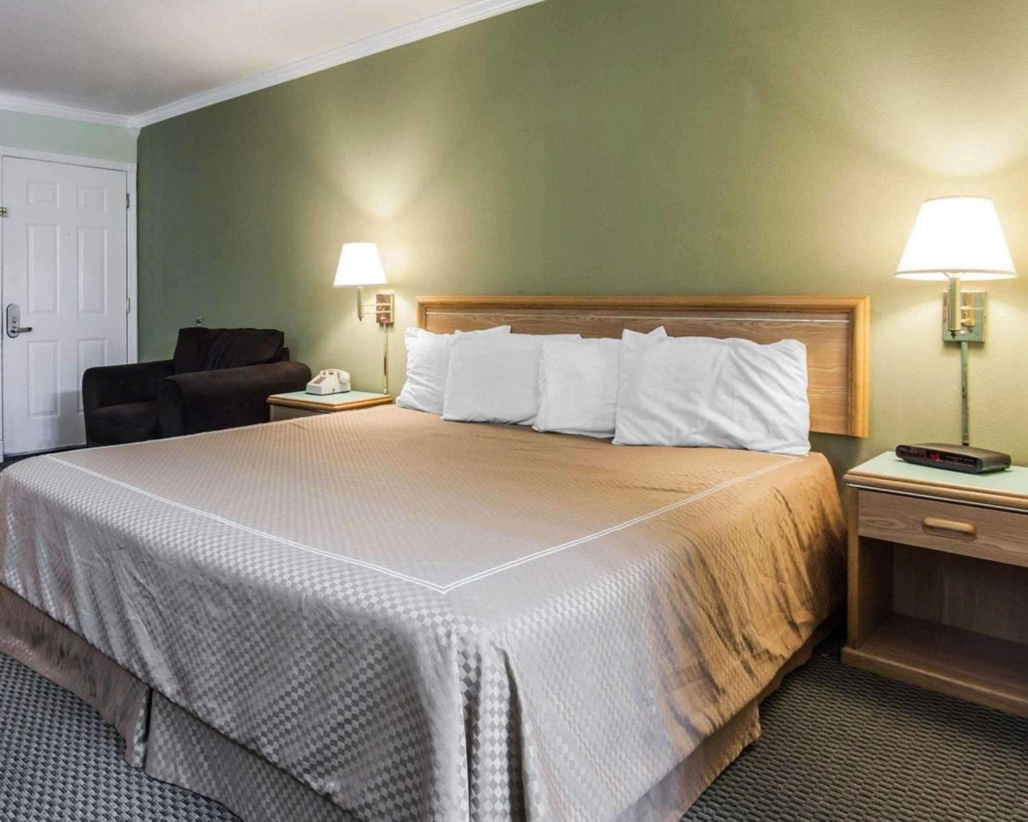 Rodeway Inn, Photo 11