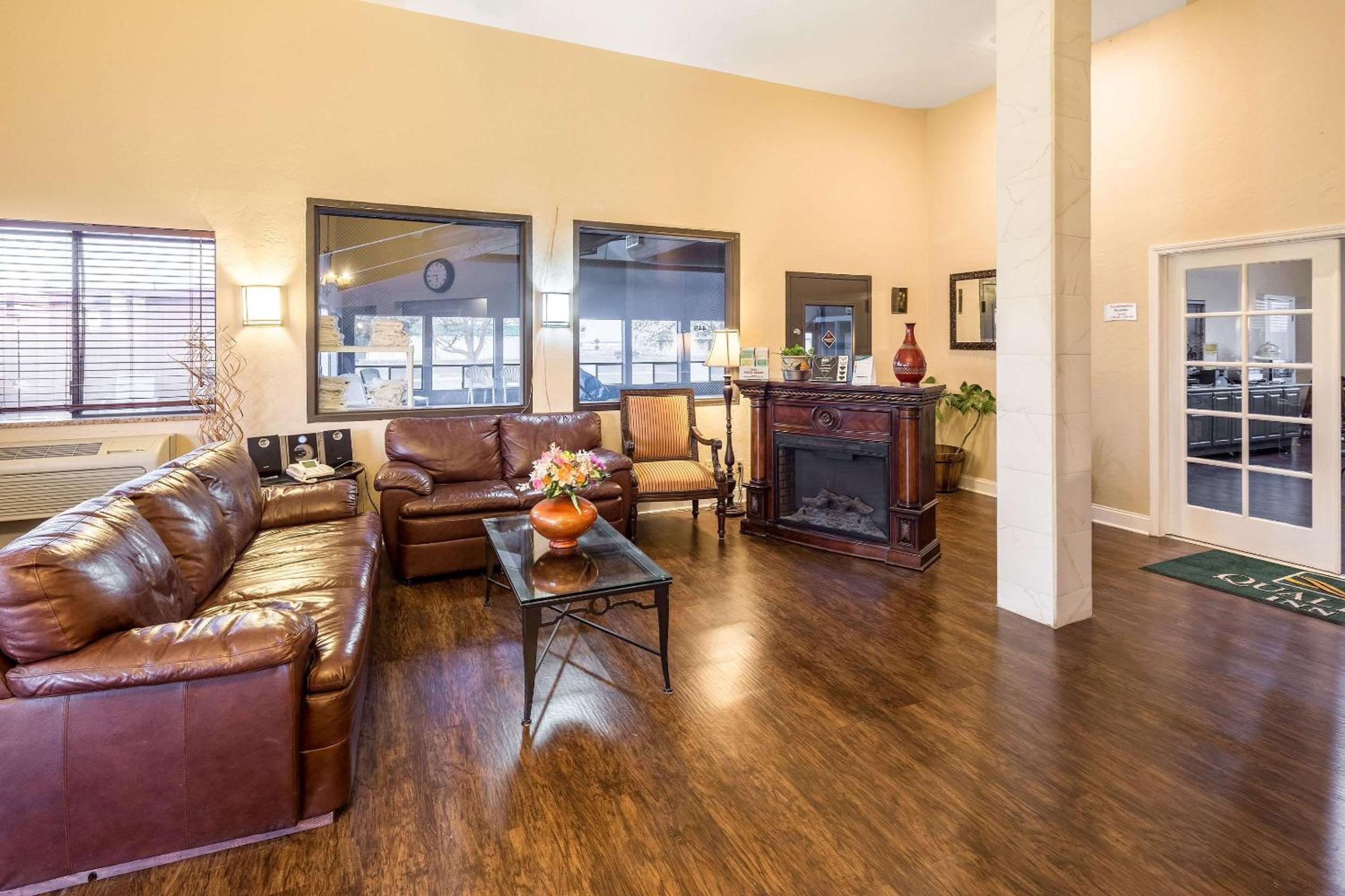 Moses Lake Vacations - Quality Inn - Property Image 2