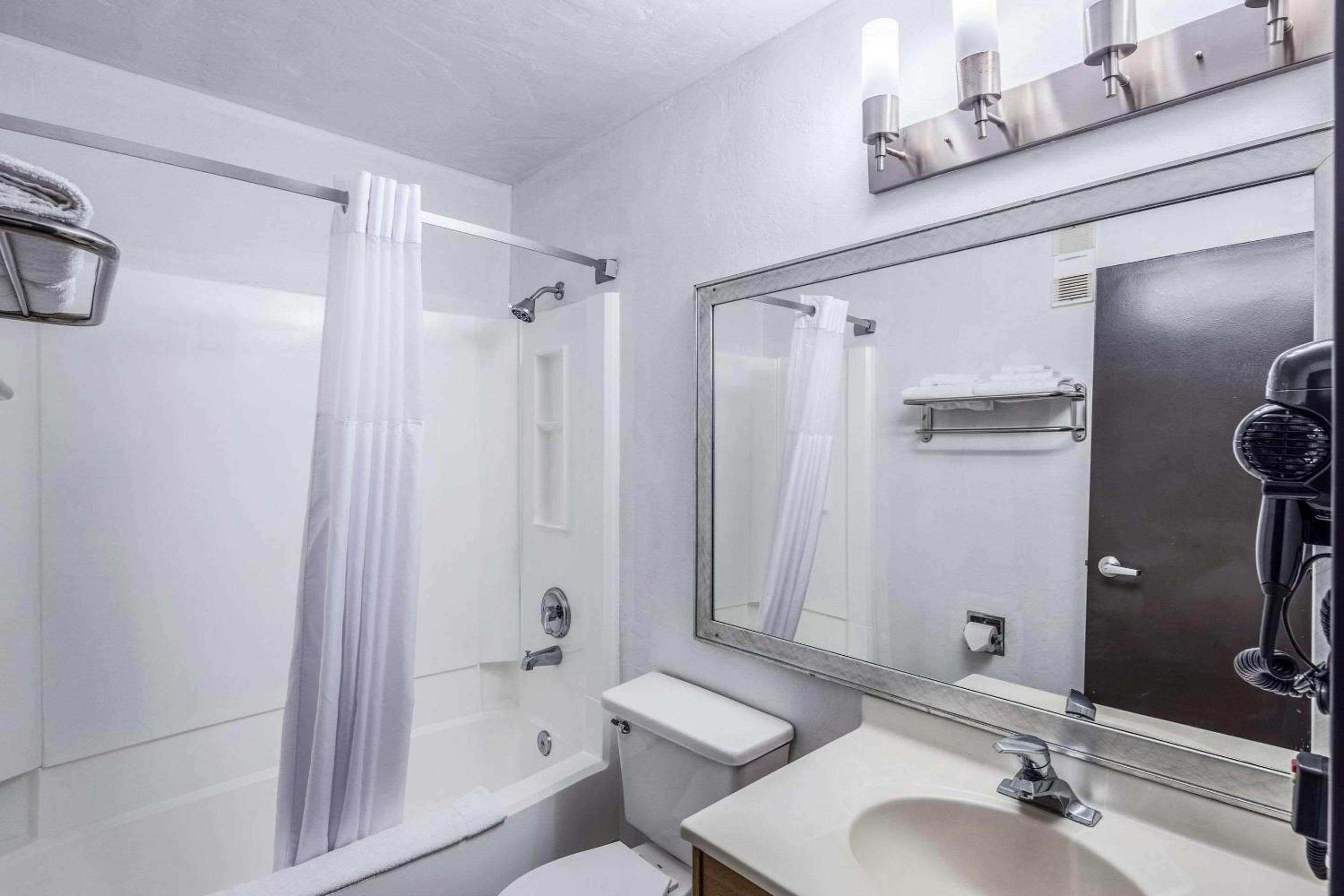 Moses Lake Vacations - Quality Inn - Property Image 14