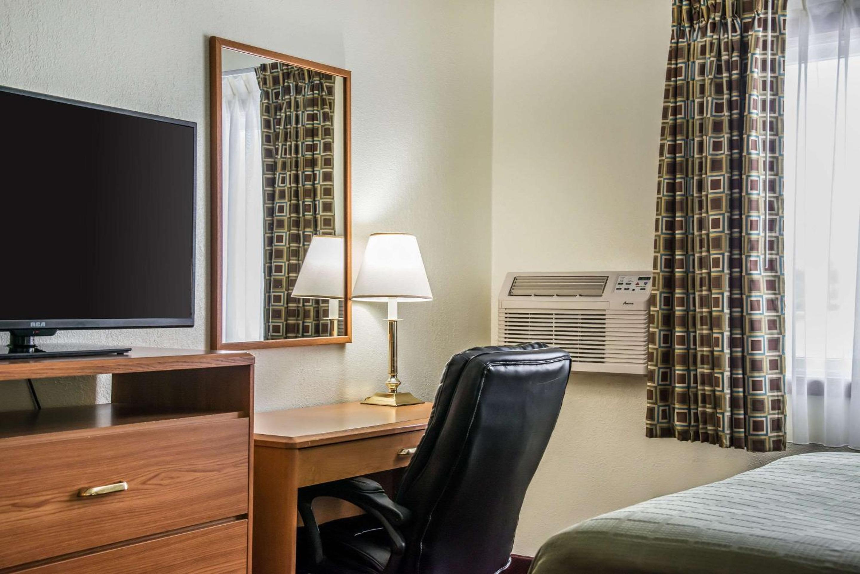 Hudson Inn & Suites view 5