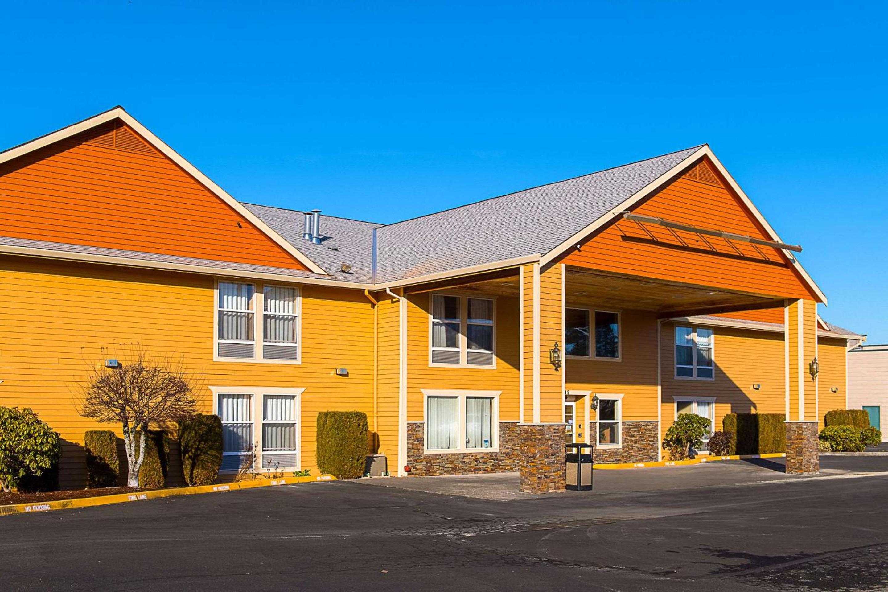 Econo Lodge Buckley Bonney Lake view 5