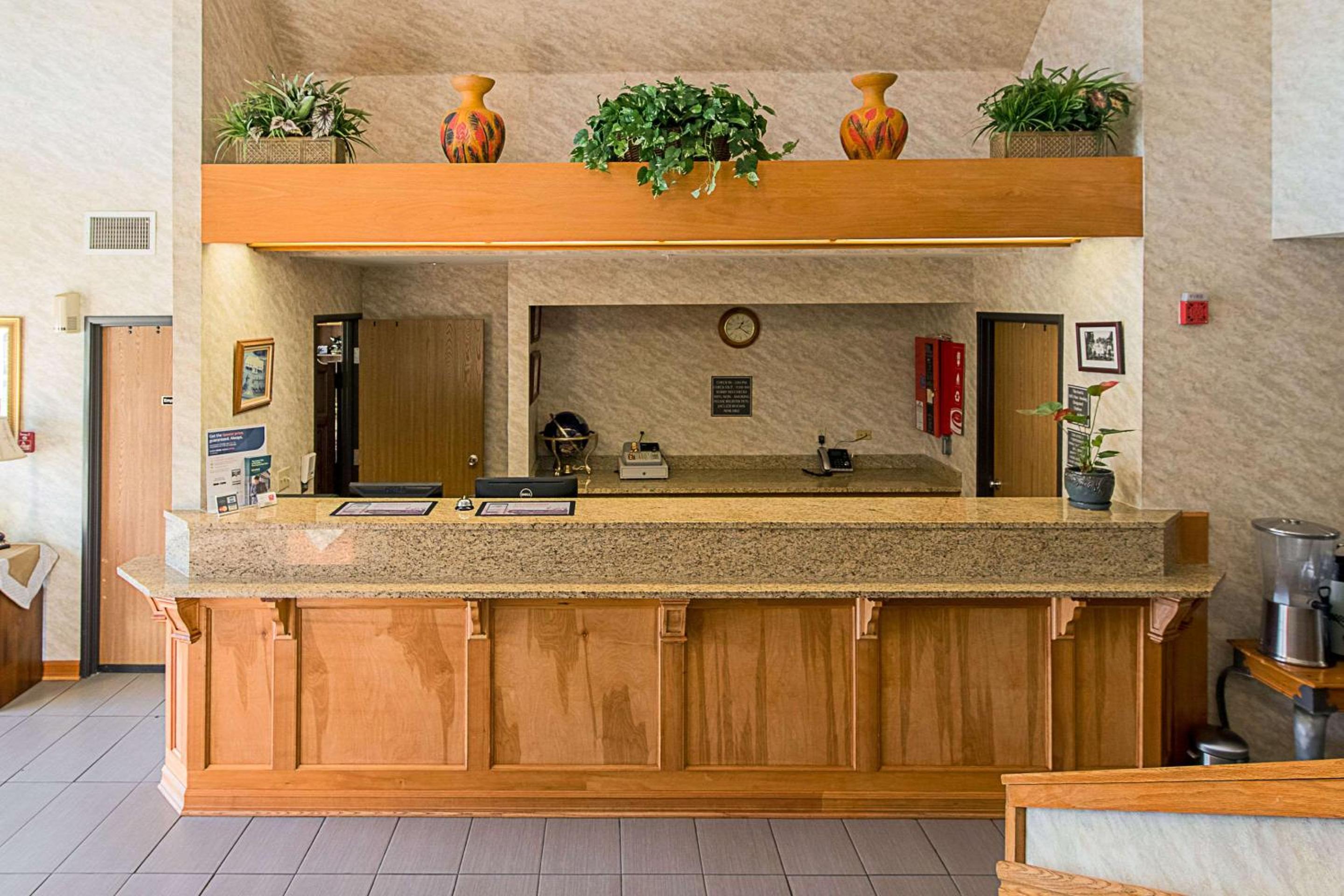 Econo Lodge Buckley Bonney Lake view 3