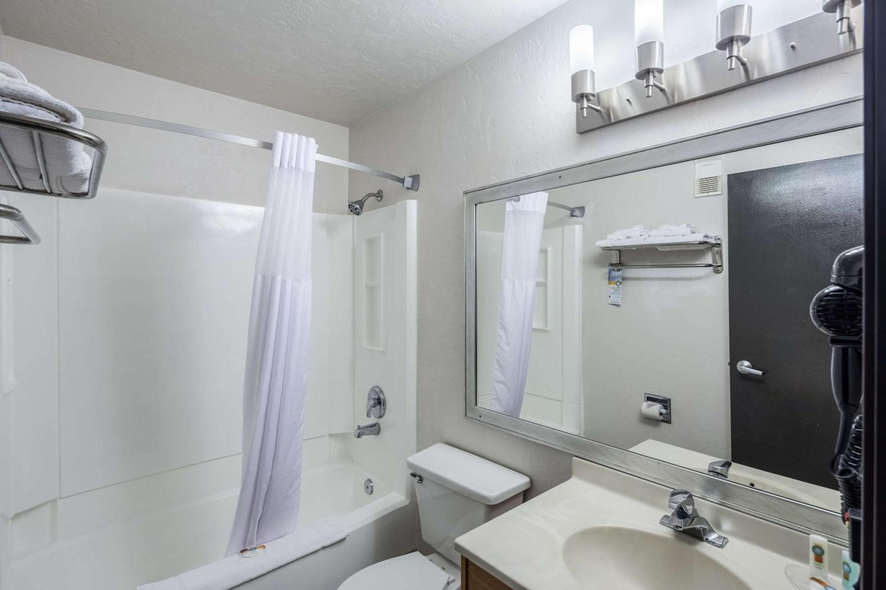 Moses Lake Vacations - Quality Inn - Property Image 33