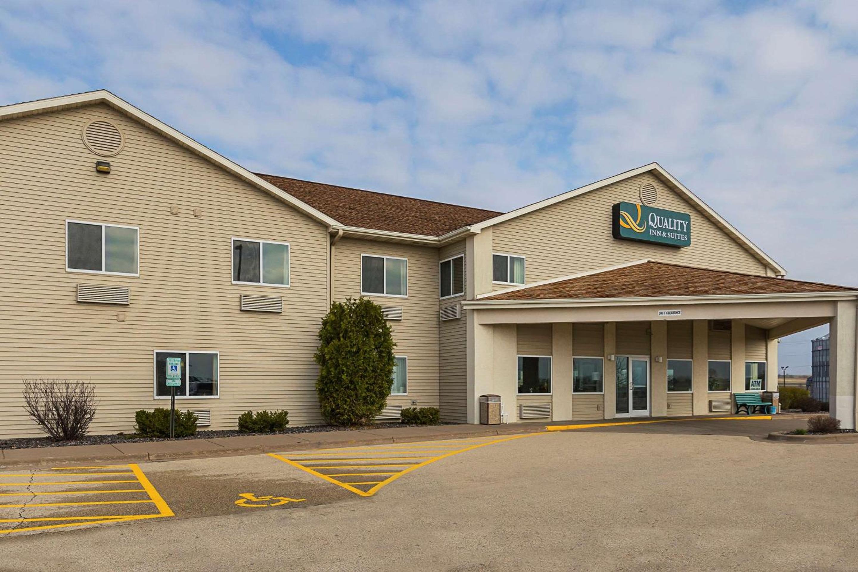 Quality Inn & Suites Belmont - Platteville view 2