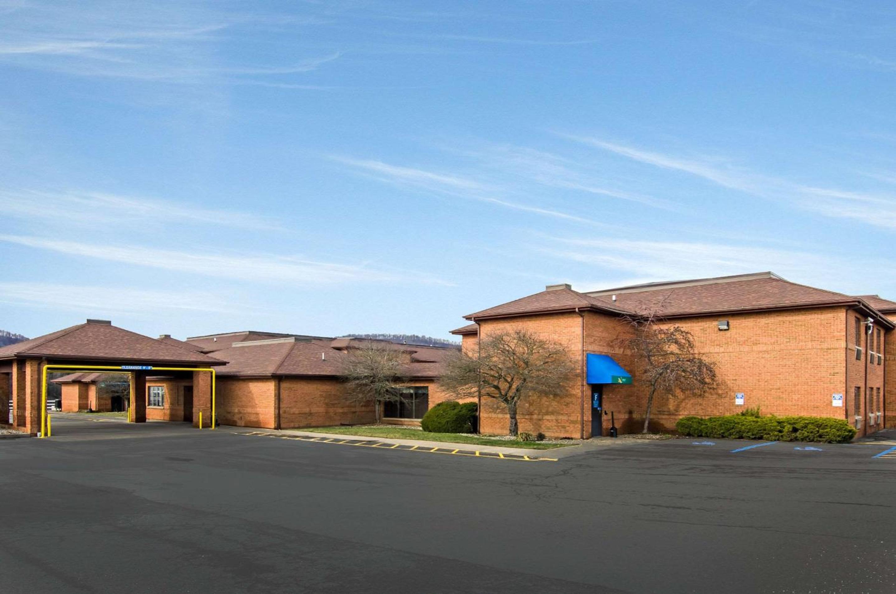 Quality Inn Summersville - New River Area view 2