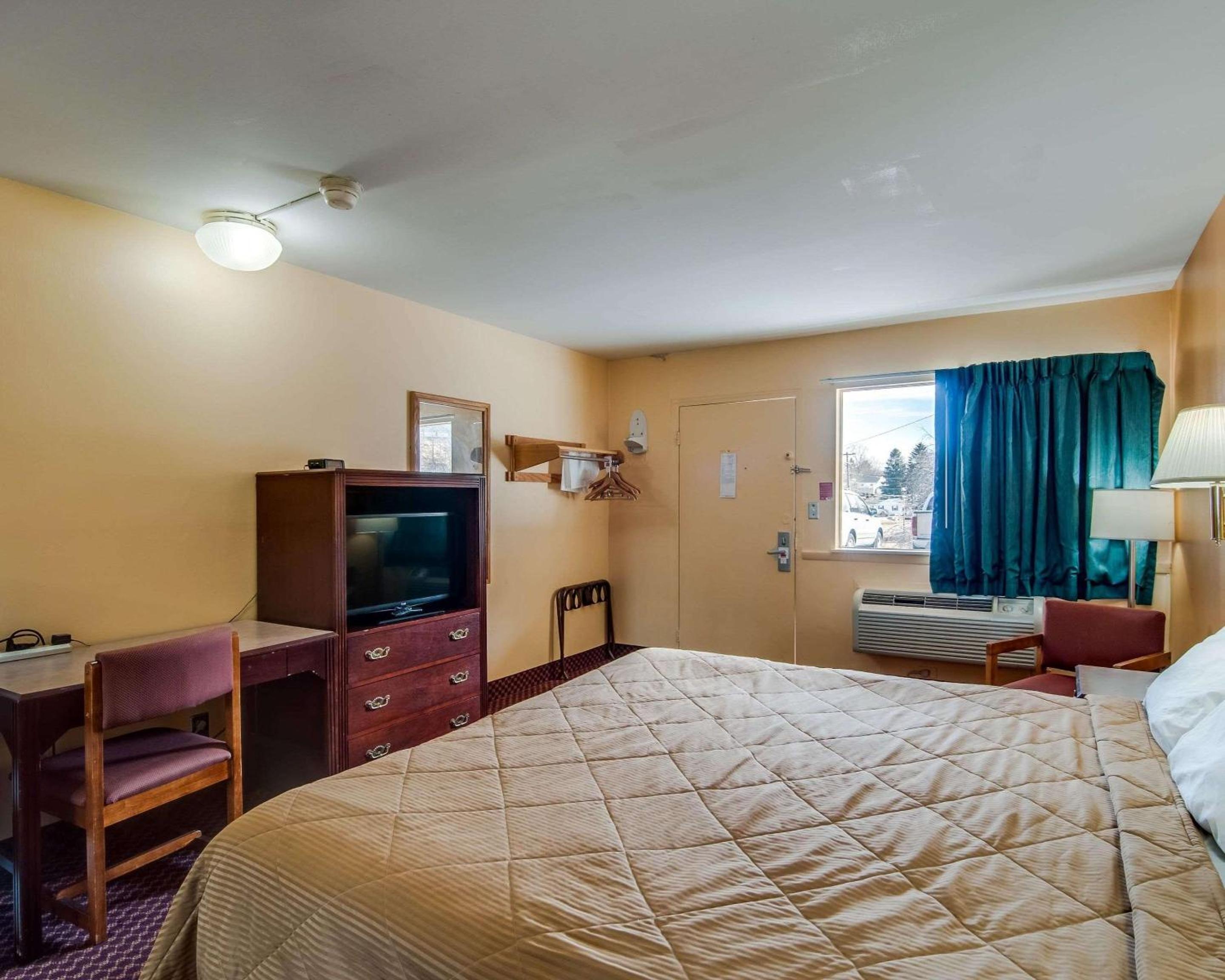 Econo Lodge Near Bluefield College view 3