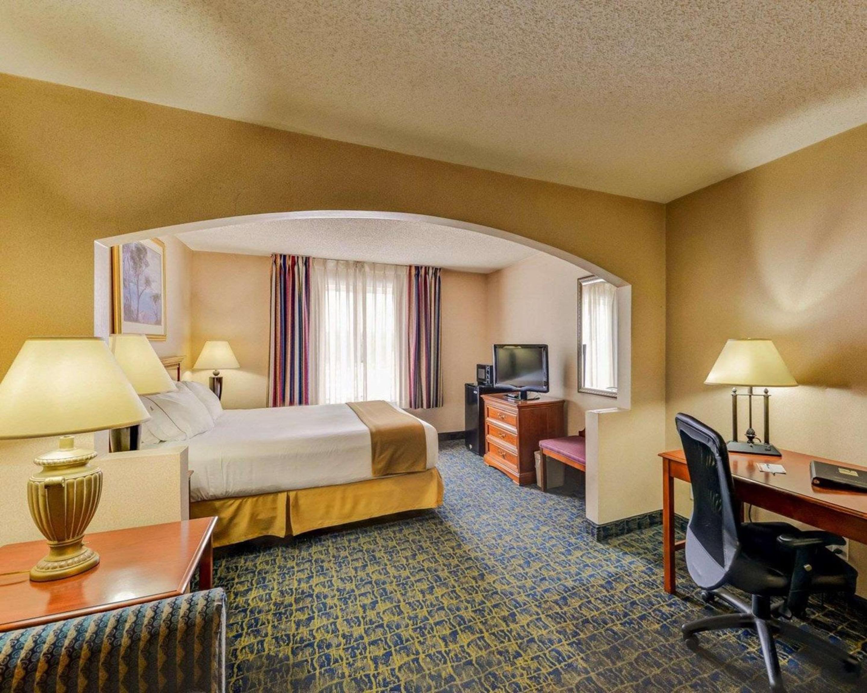 Martinsburg Vacations - Quality Inn Spring Mills - Martinsburg North - Property Image 2