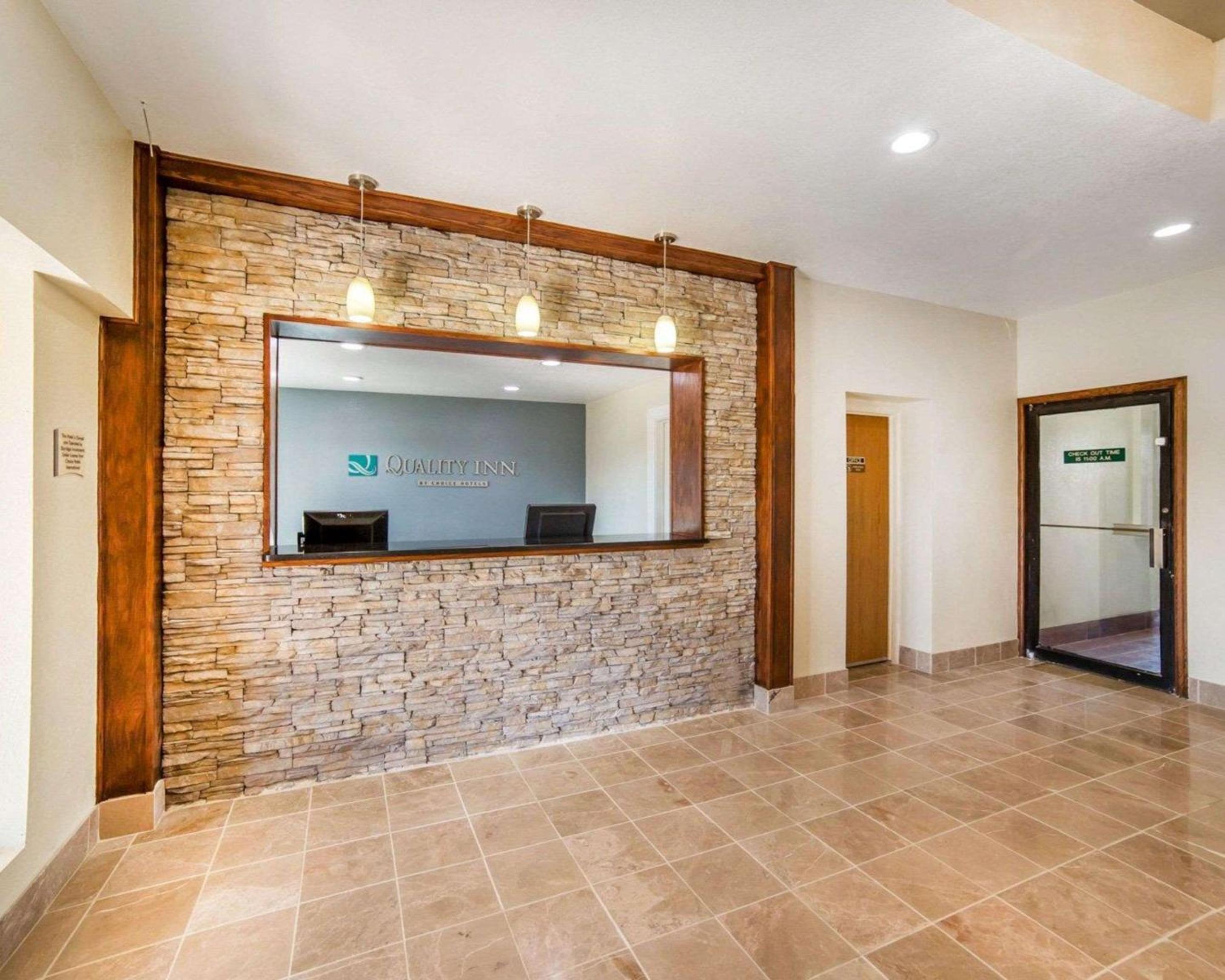 Gillette Vacations - Quality Inn - Property Image 4