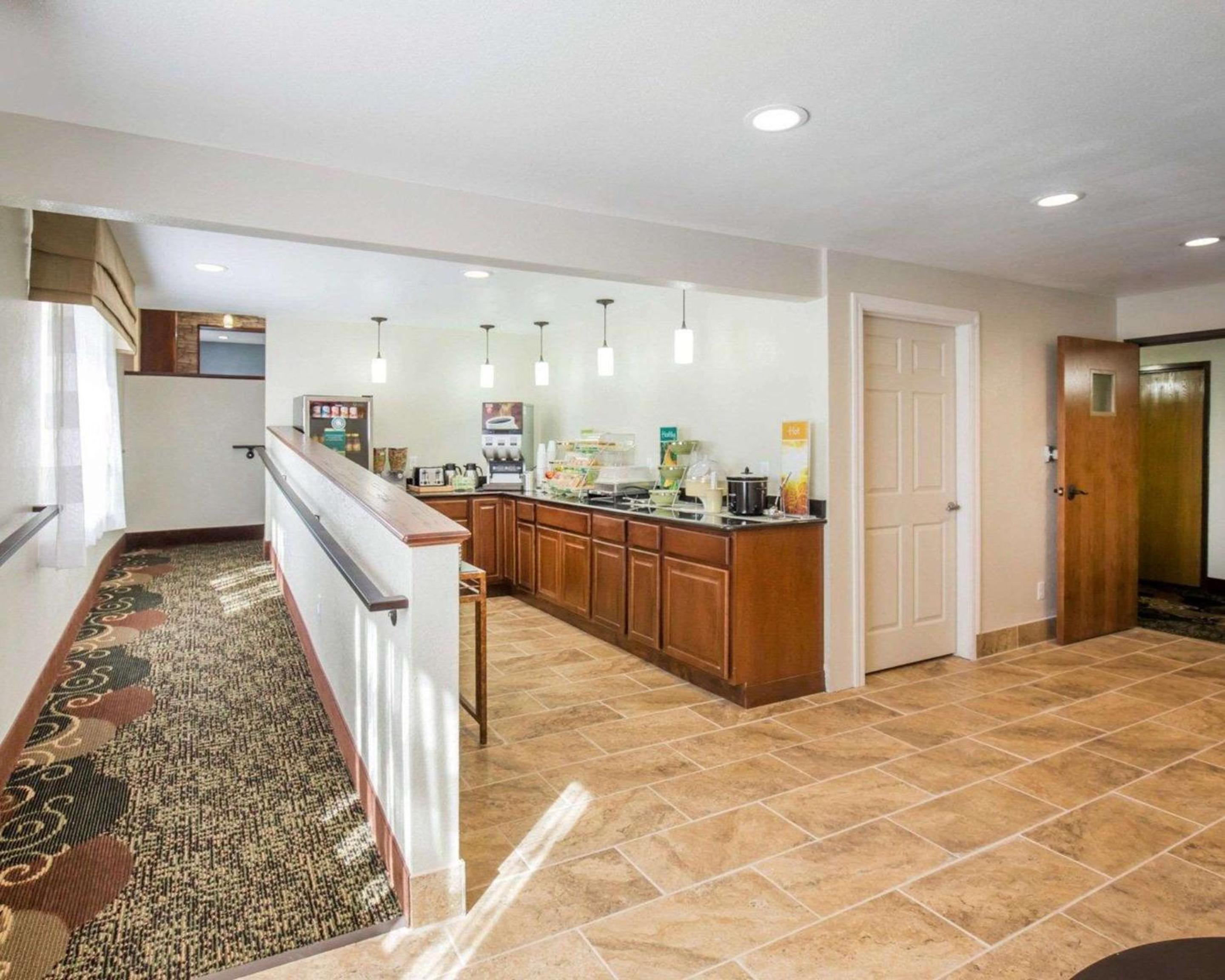 Gillette Vacations - Quality Inn - Property Image 2
