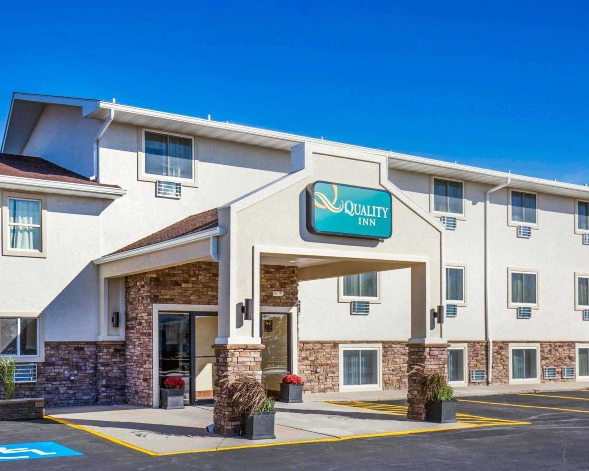Gillette Vacations - Quality Inn - Property Image 3
