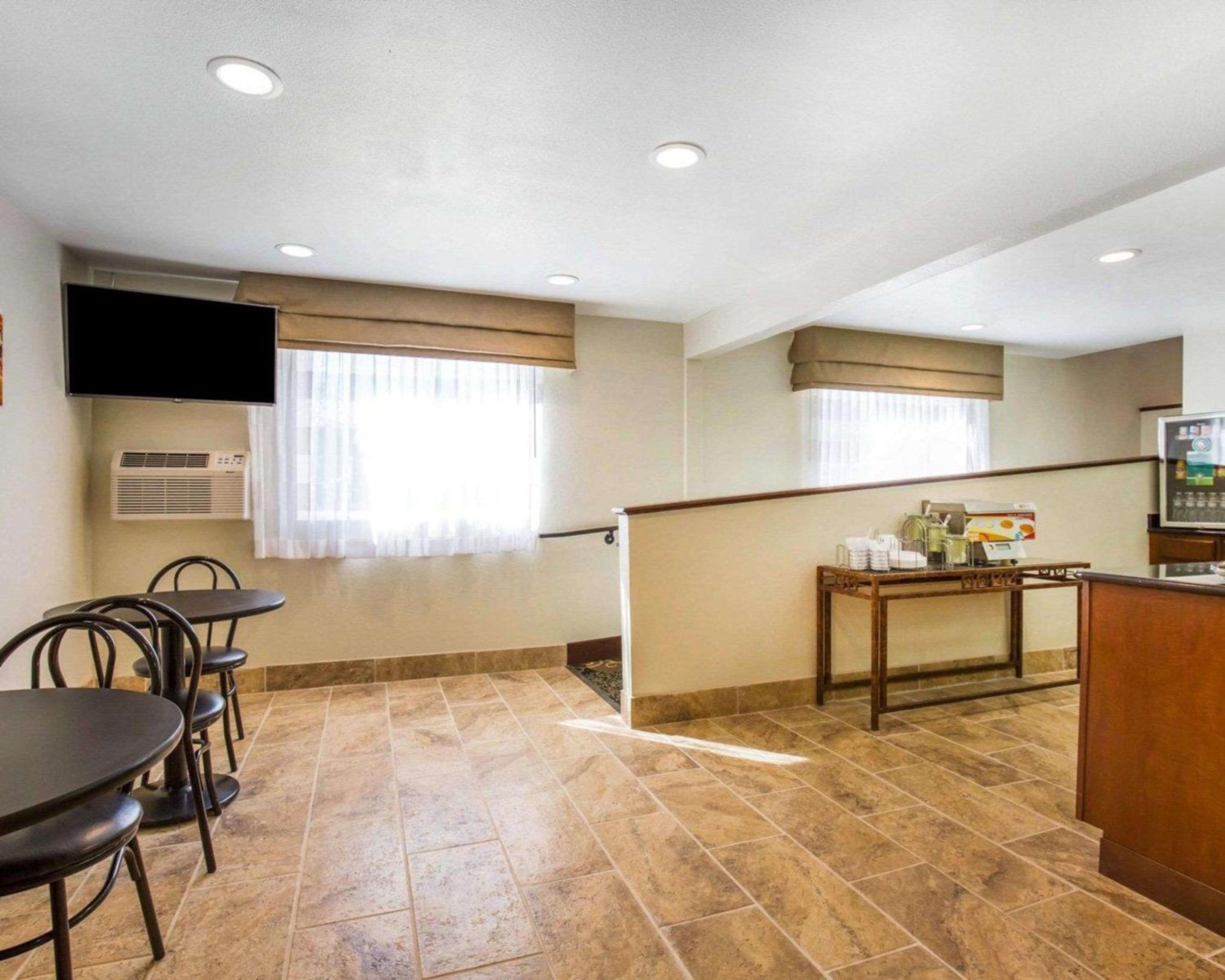 Gillette Vacations - Quality Inn - Property Image 5