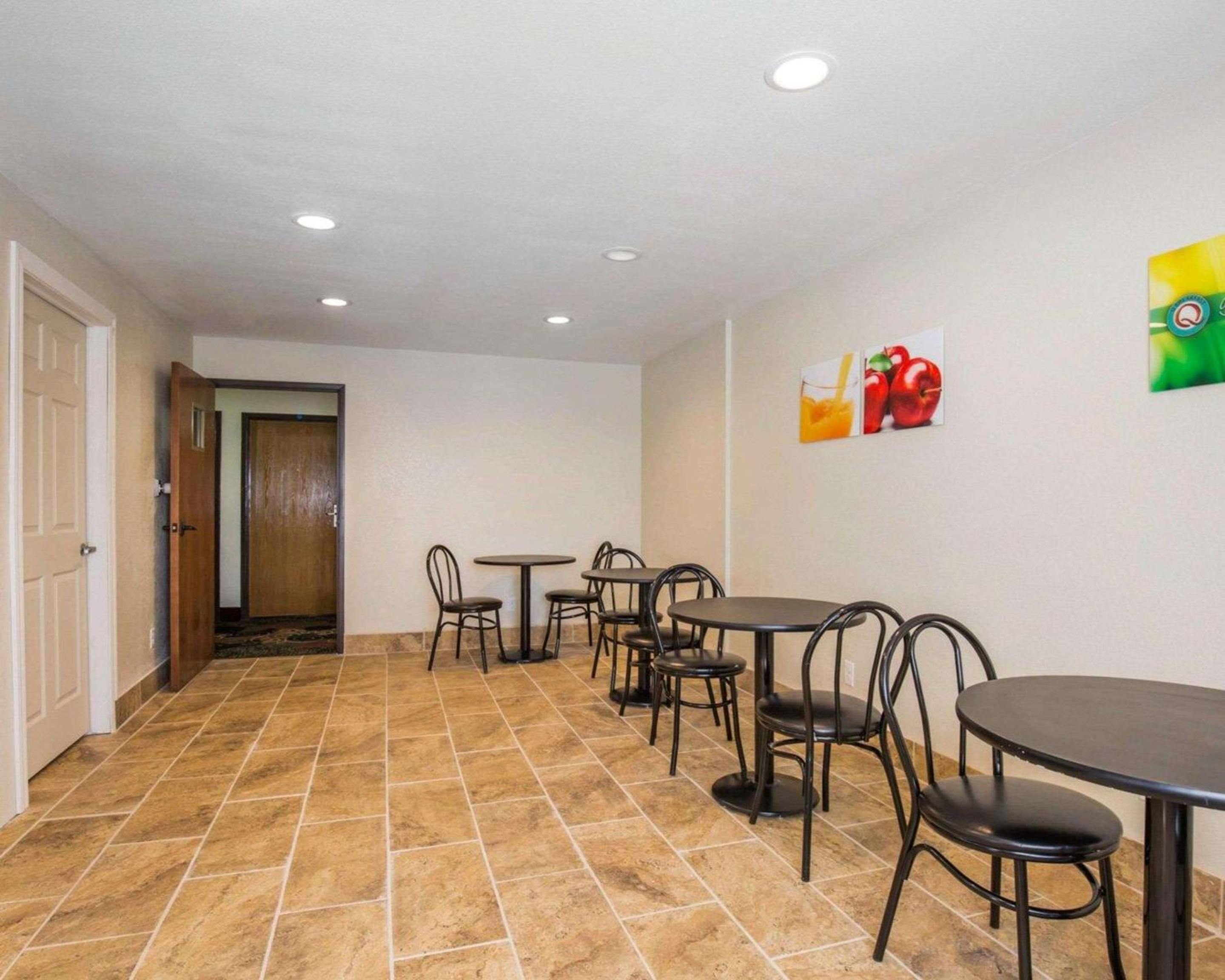 Gillette Vacations - Quality Inn - Property Image 8