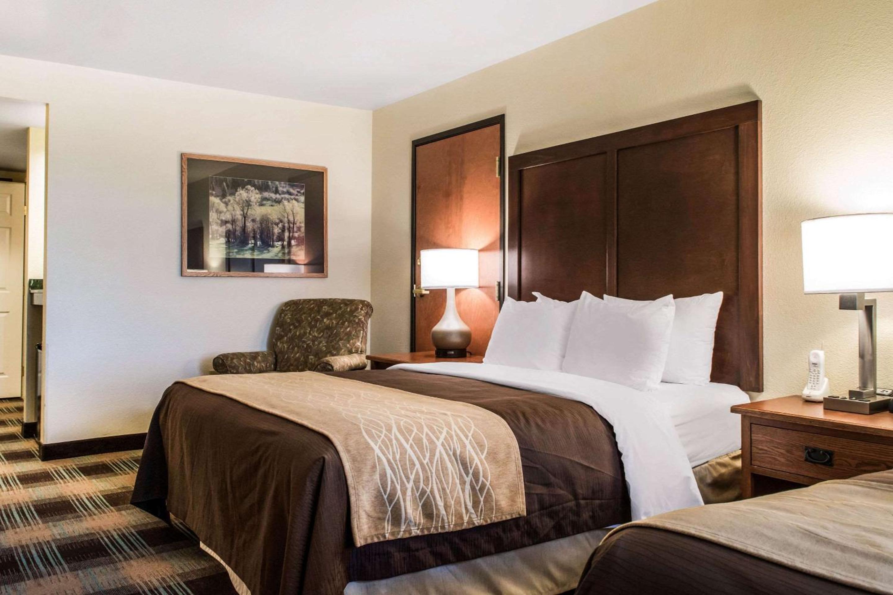 Sheridan Vacations - Comfort Inn  Suites Sheridan - Property Image 10