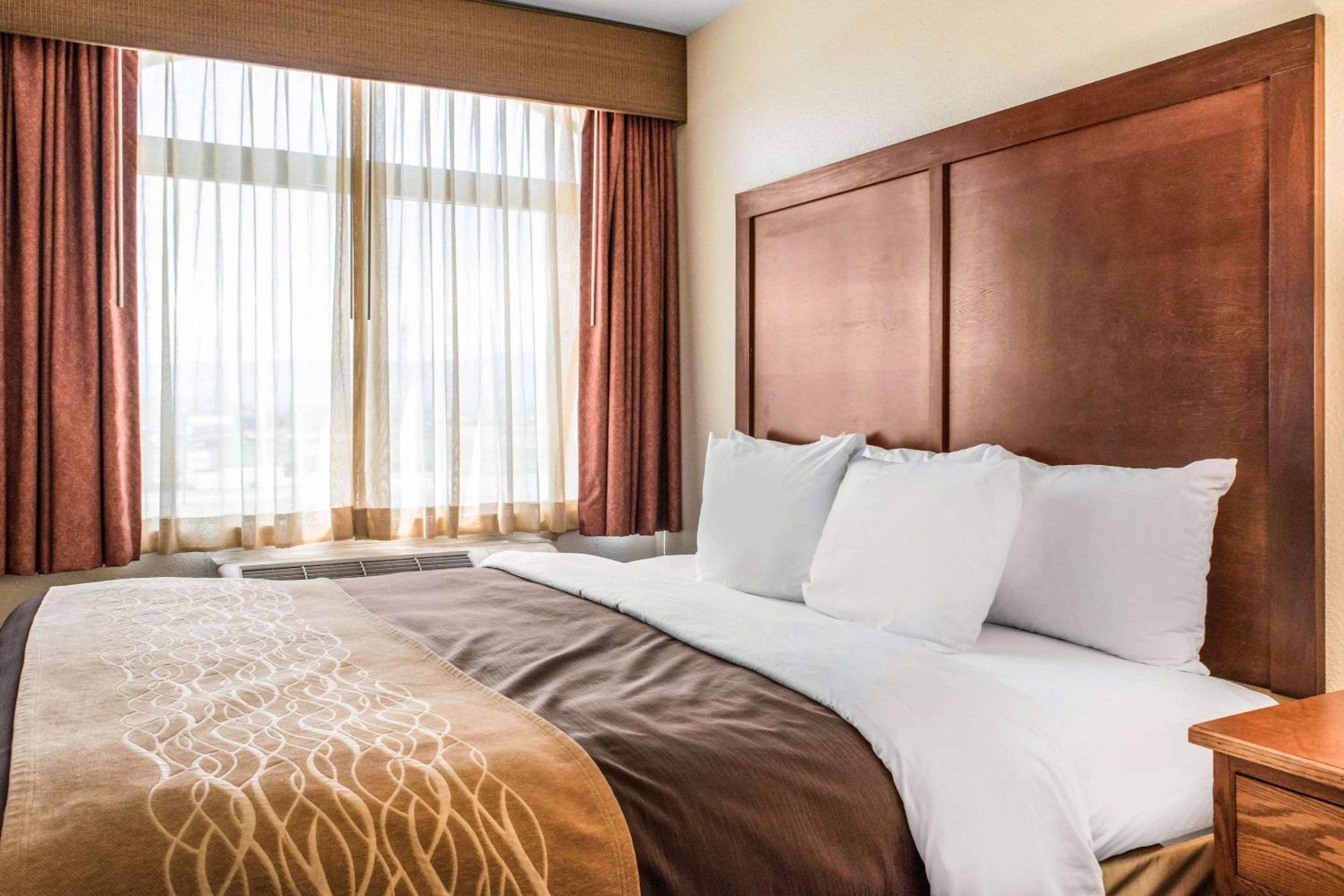 Sheridan Vacations - Comfort Inn  Suites Sheridan - Property Image 2