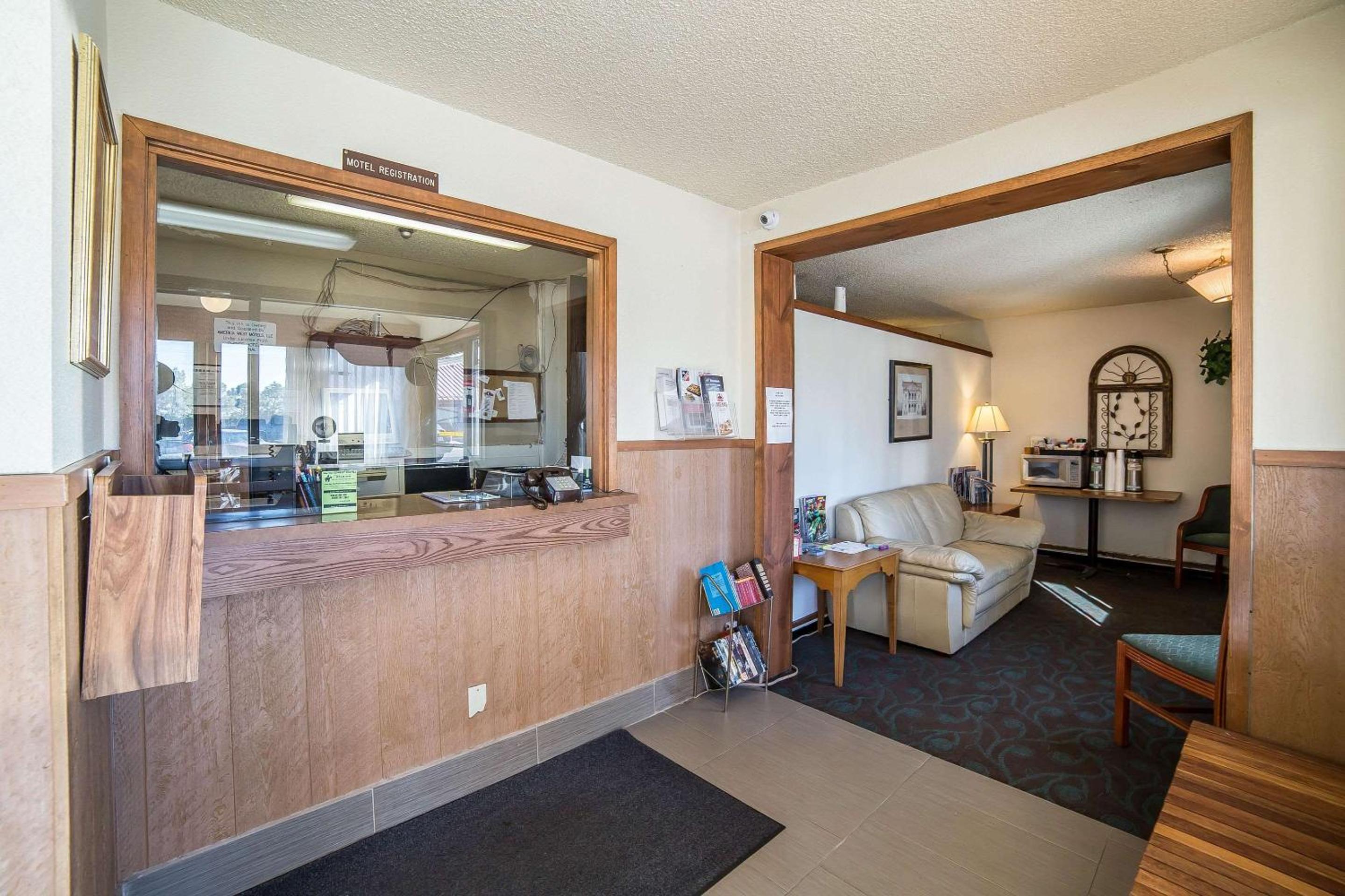 Rodeway Inn Cheyenne I-80 East
