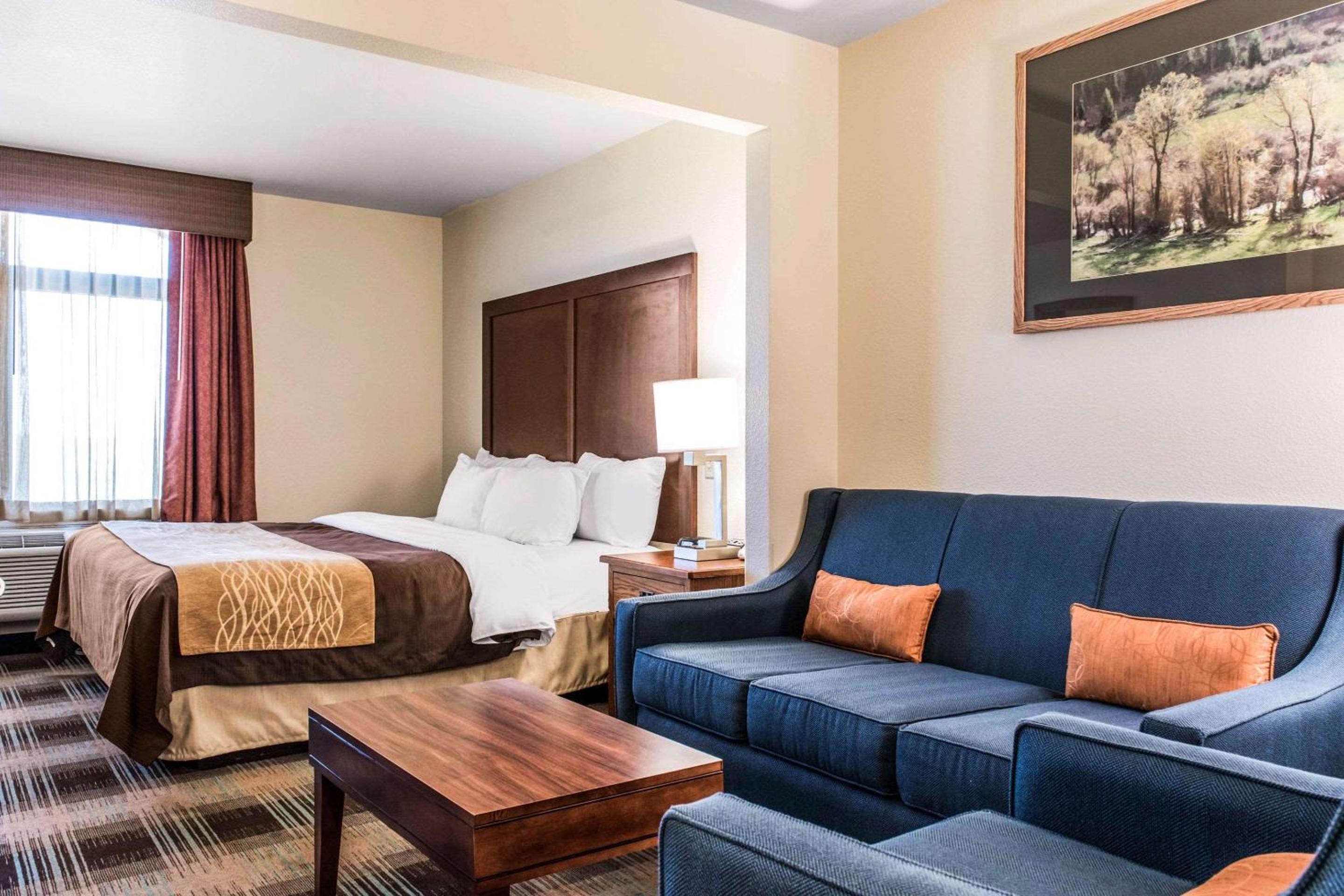 Sheridan Vacations - Comfort Inn  Suites Sheridan - Property Image 4