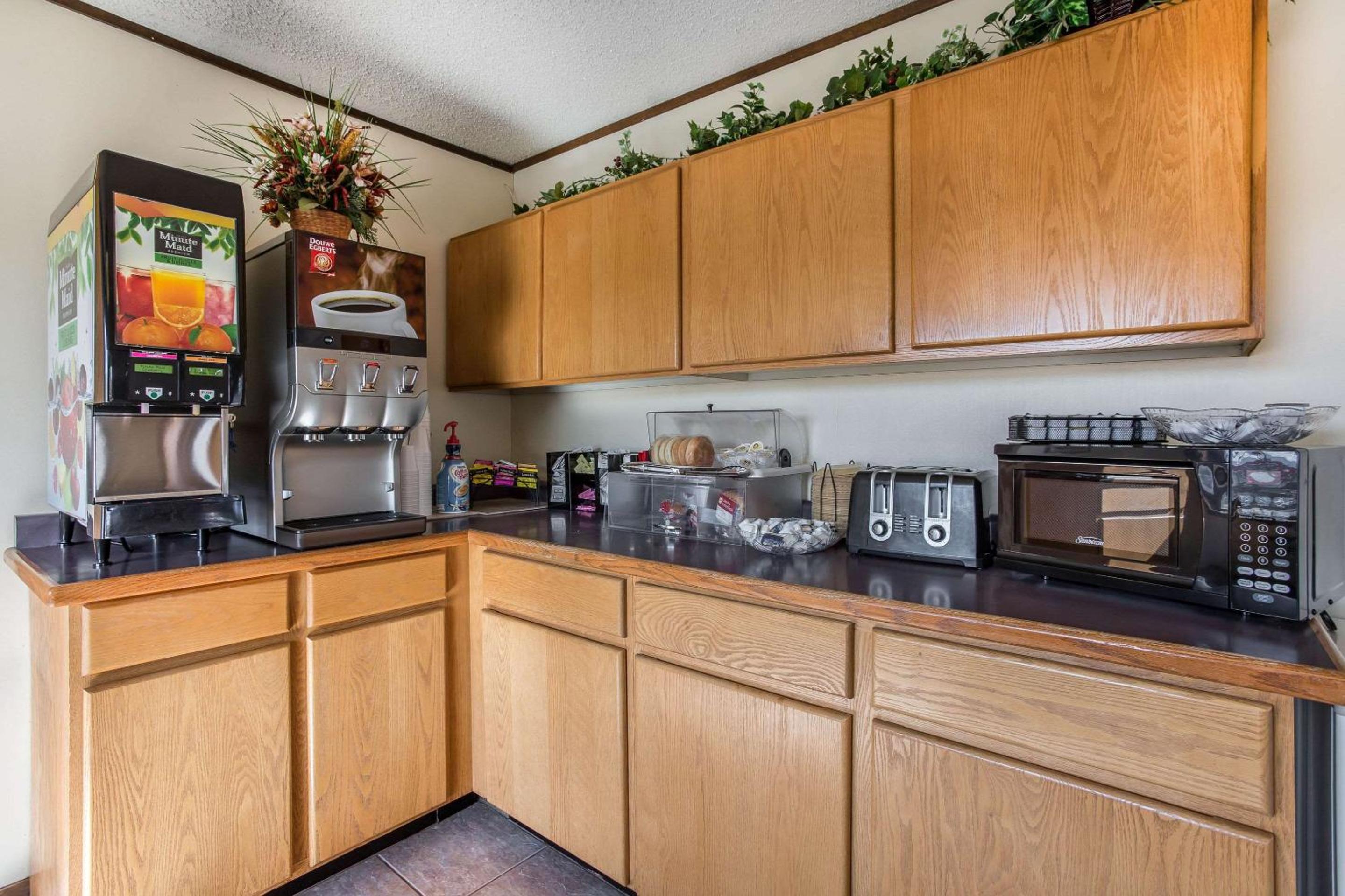 Rodeway Inn Pronghorn Lodge - Property Image 11
