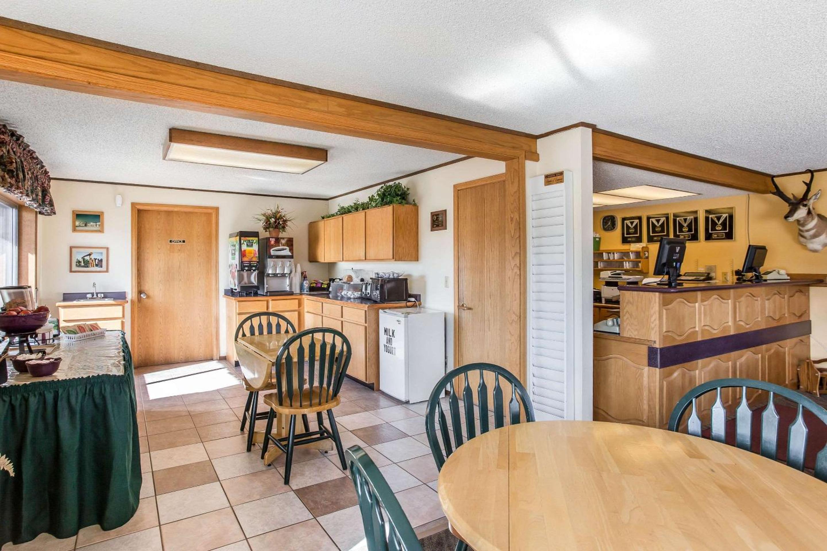 Rodeway Inn Pronghorn Lodge - Property Image 2