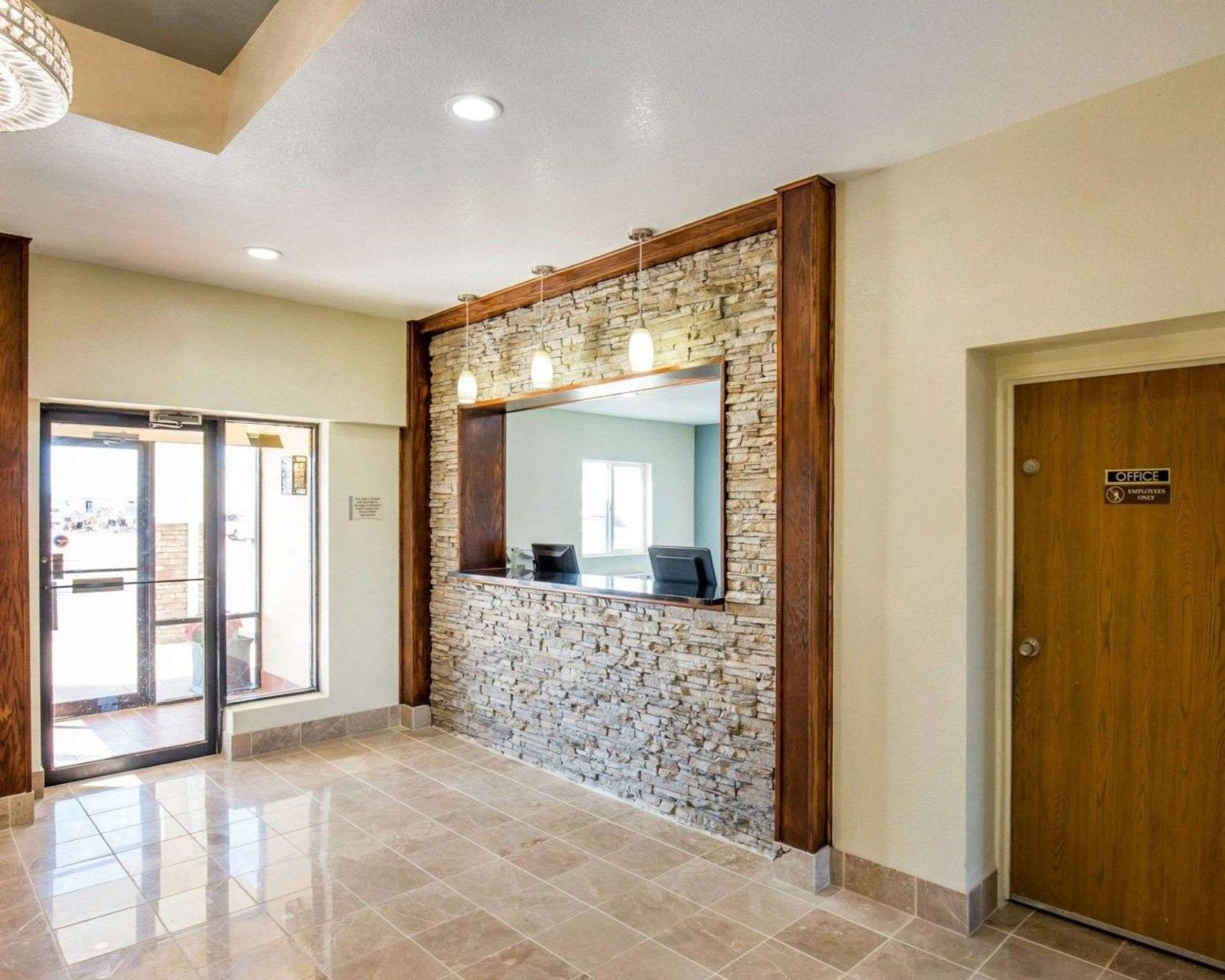 Gillette Vacations - Quality Inn - Property Image 1