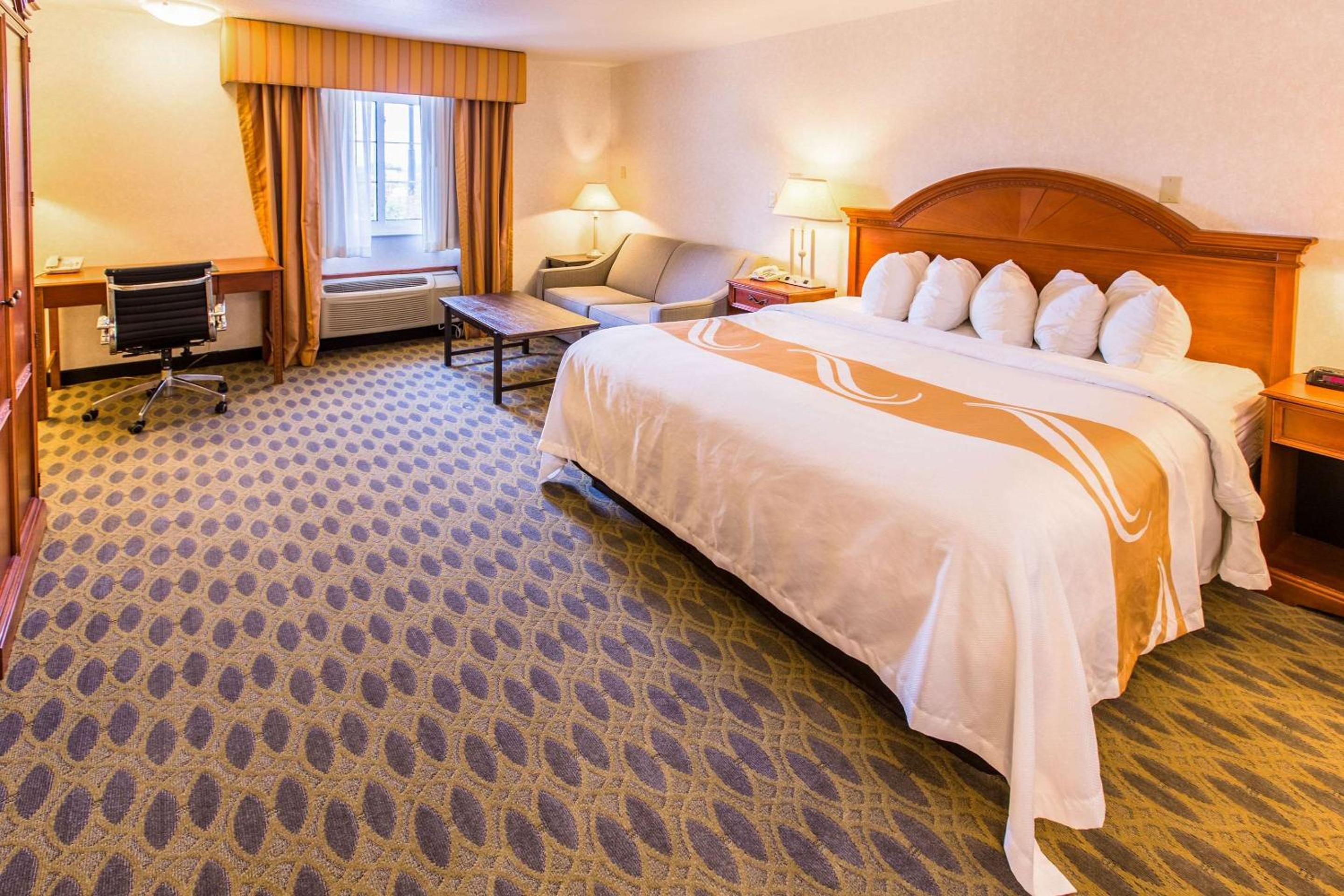 Laramie Vacations - Quality Inn  Suites University - Property Image 2